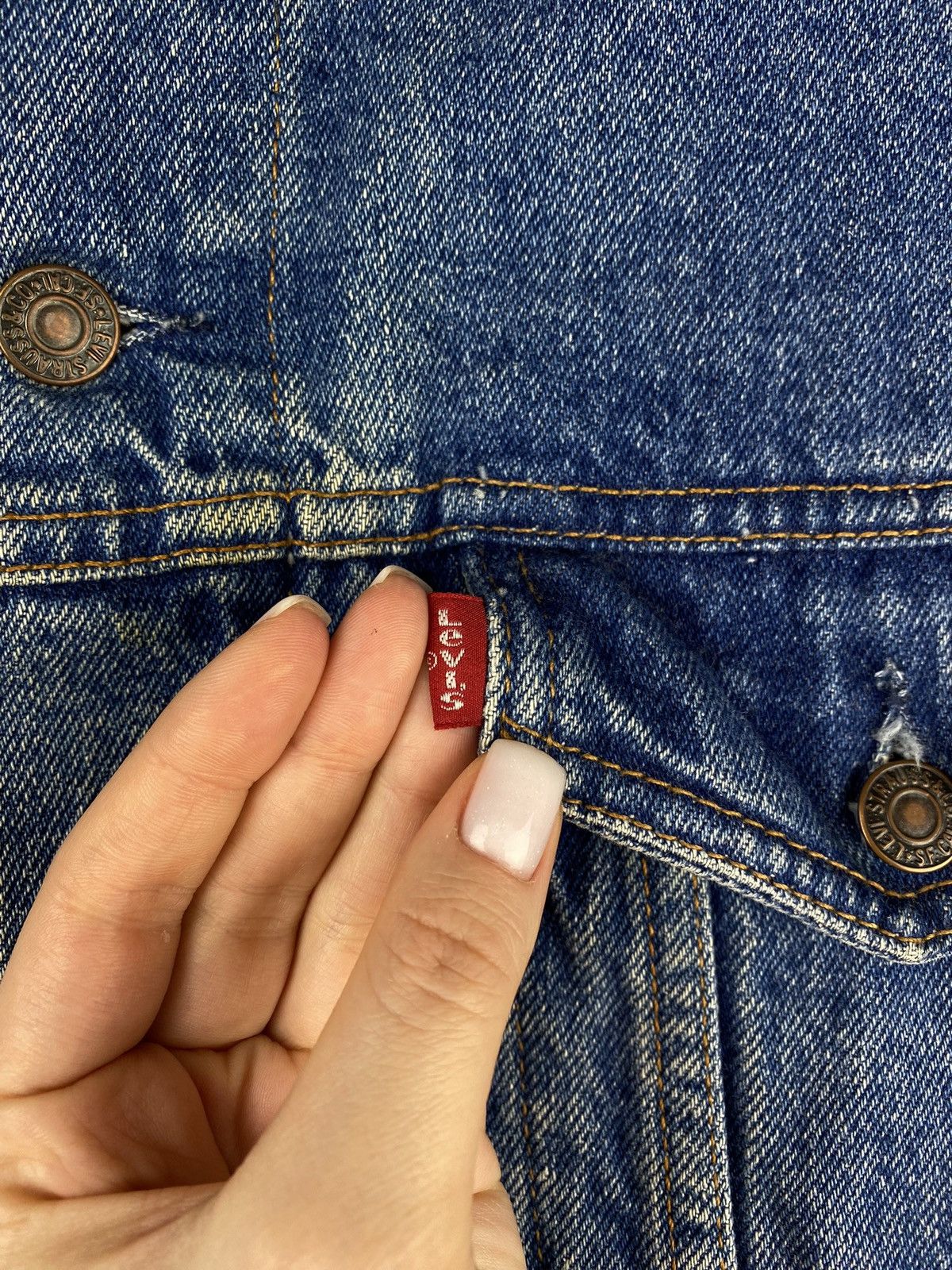 Levi's × Vintage VTG Levi’s men’s denim trucker jacket size M GR. Britain Size US M / EU 48-50 / 2 - 9 Thumbnail
