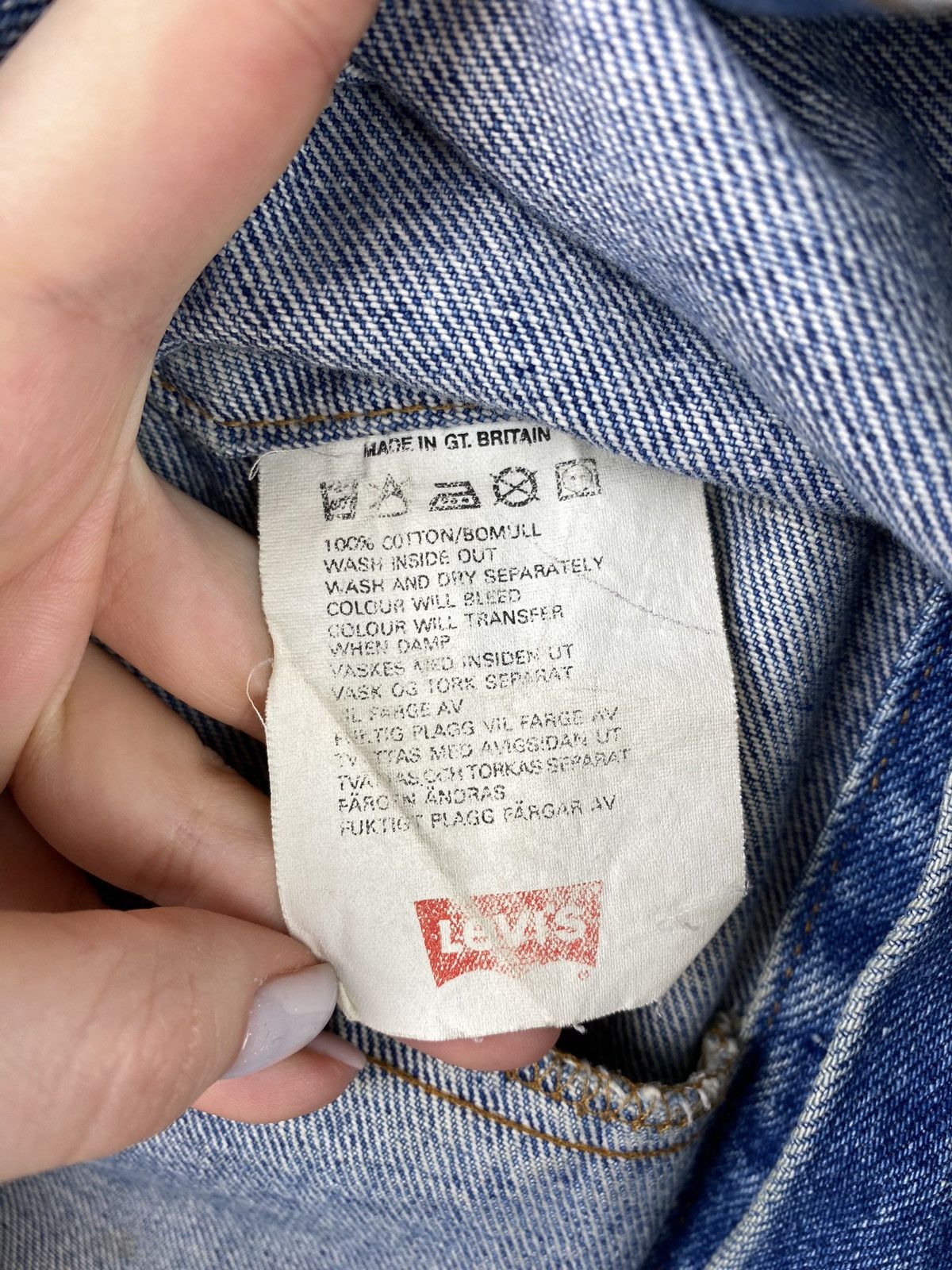 Levi's × Vintage VTG Levi’s men’s denim trucker jacket size M GR. Britain Size US M / EU 48-50 / 2 - 18 Thumbnail