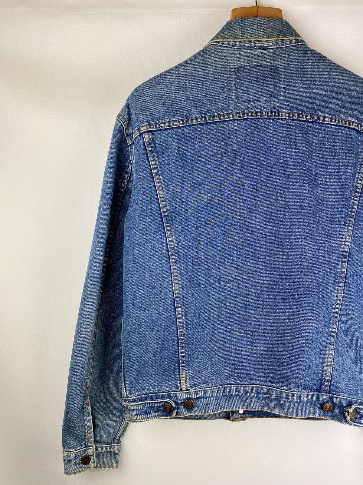 Levi's × Vintage VTG Levi’s men’s denim trucker jacket size M GR. Britain Size US M / EU 48-50 / 2 - 13 Thumbnail