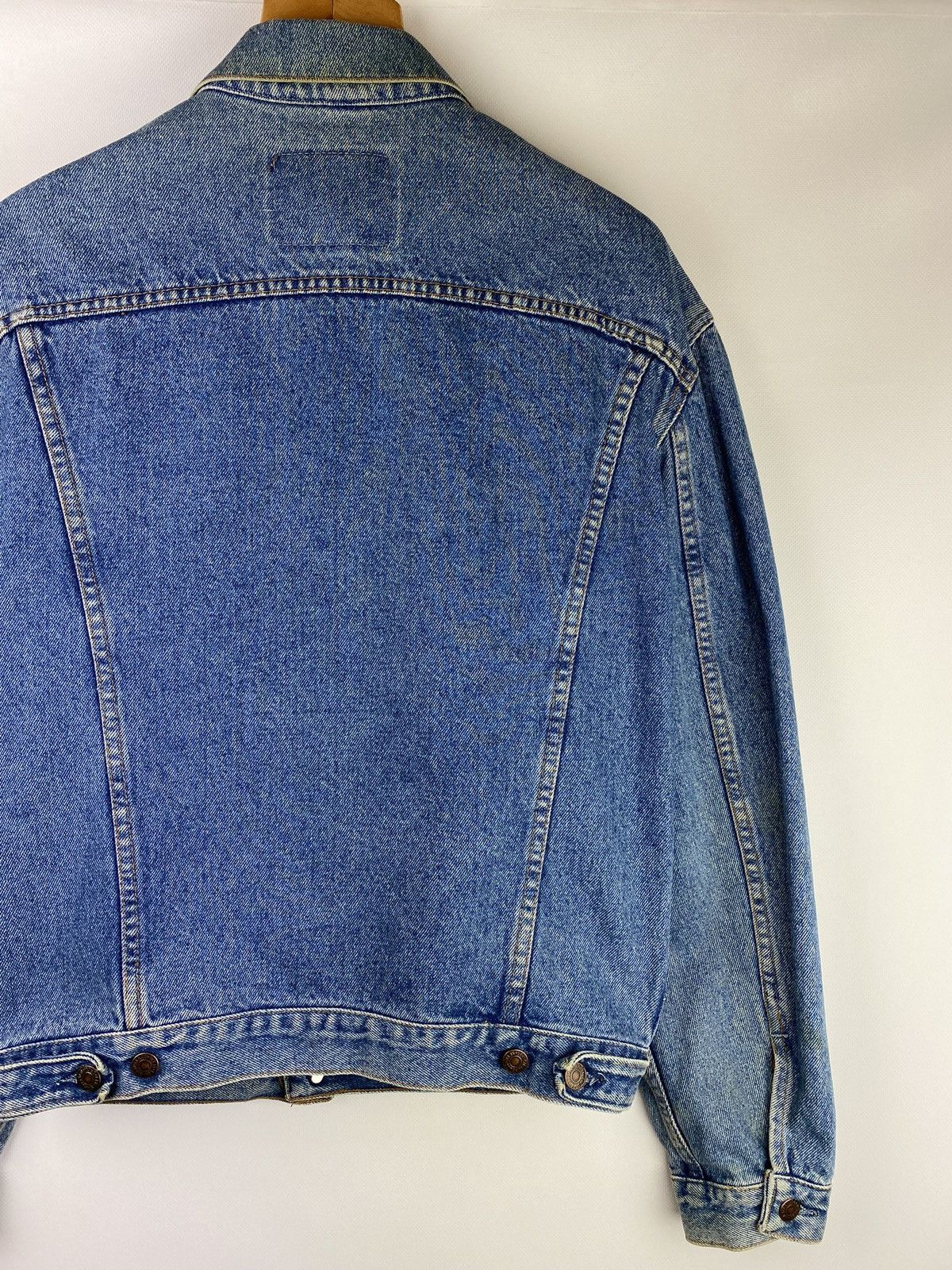 Levi's × Vintage VTG Levi’s men’s denim trucker jacket size M GR. Britain Size US M / EU 48-50 / 2 - 14 Thumbnail