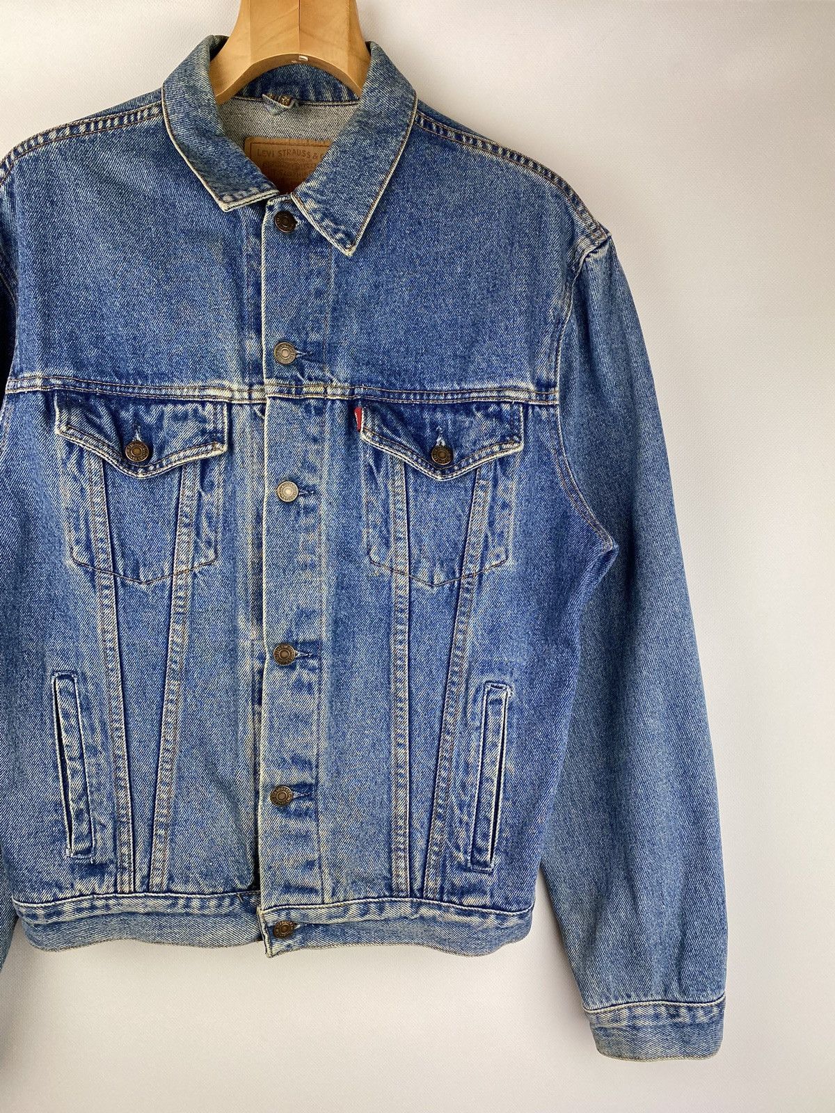 Levi's × Vintage VTG Levi’s men’s denim trucker jacket size M GR. Britain Size US M / EU 48-50 / 2 - 1 Thumbnail