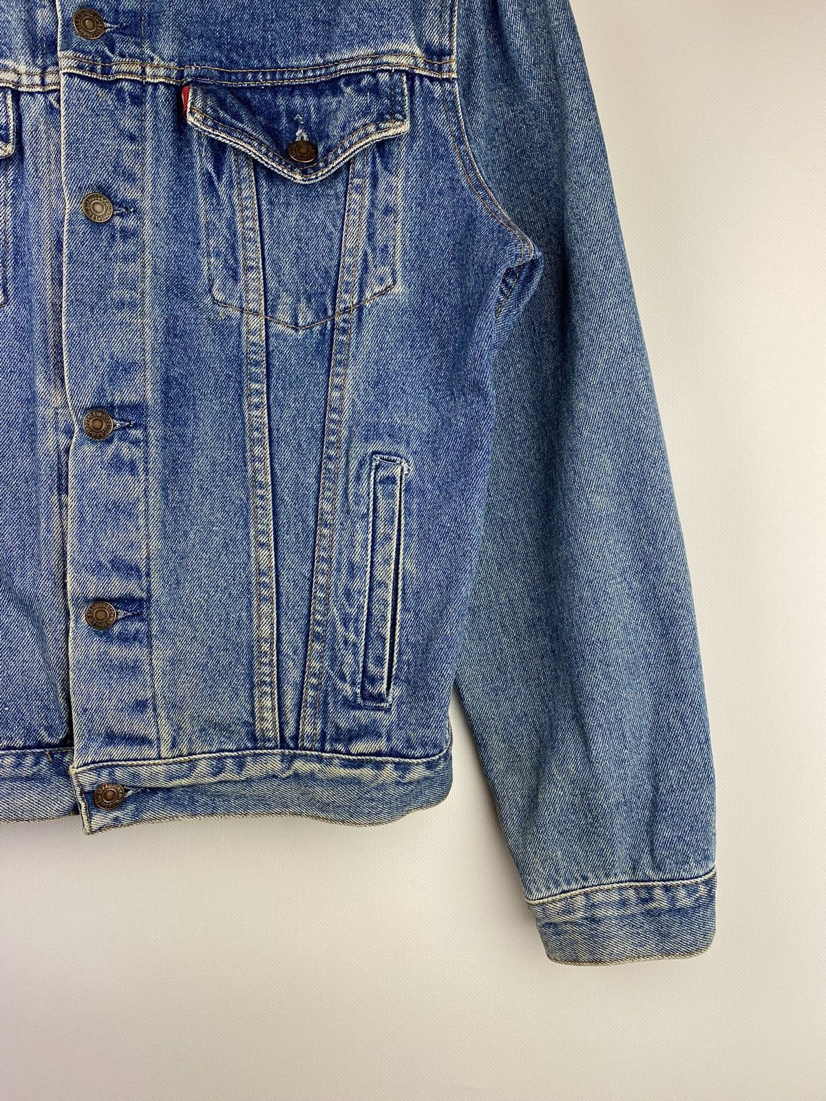 Levi's × Vintage VTG Levi’s men’s denim trucker jacket size M GR. Britain Size US M / EU 48-50 / 2 - 7 Thumbnail