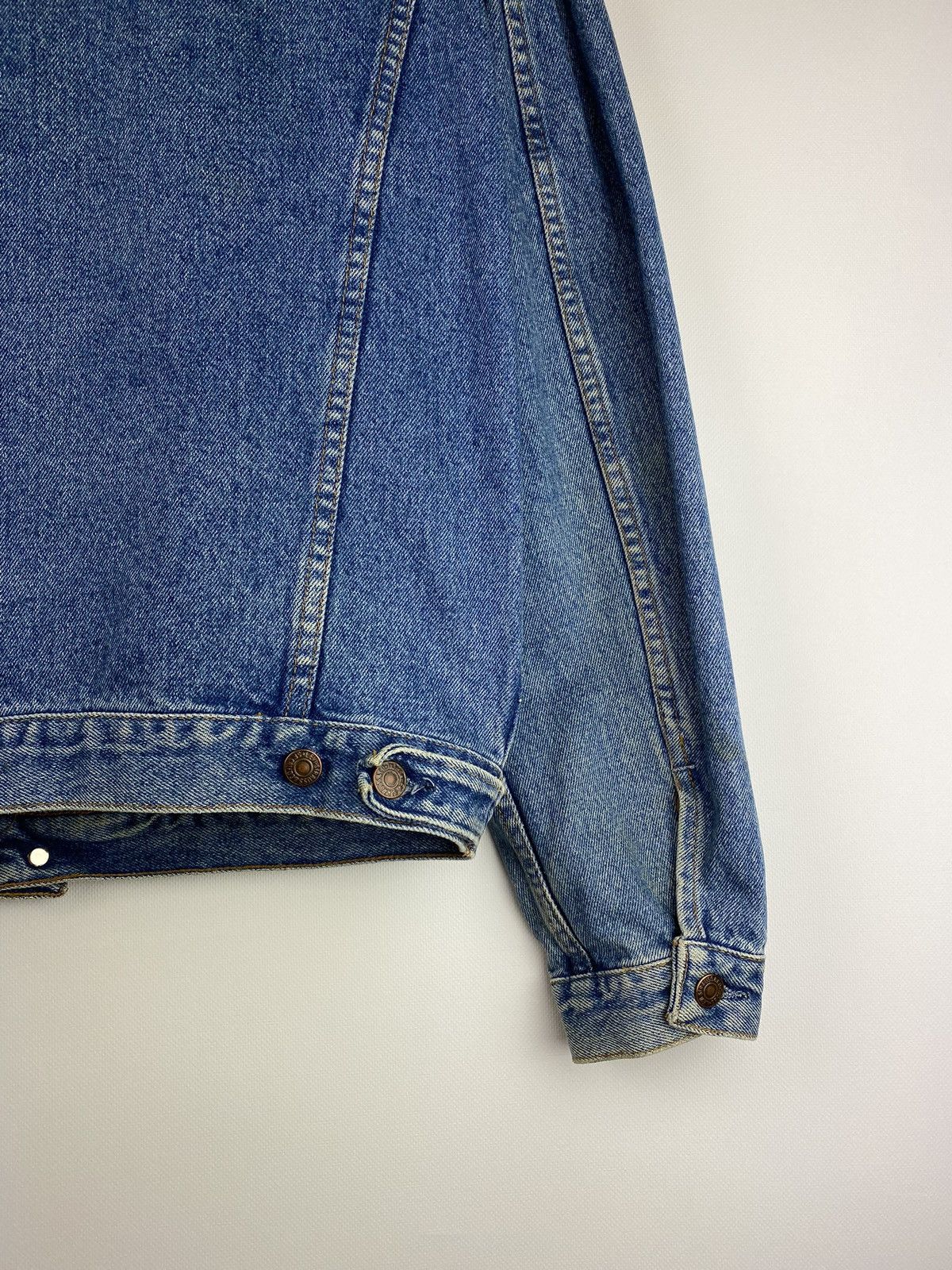Levi's × Vintage VTG Levi’s men’s denim trucker jacket size M GR. Britain Size US M / EU 48-50 / 2 - 16 Thumbnail