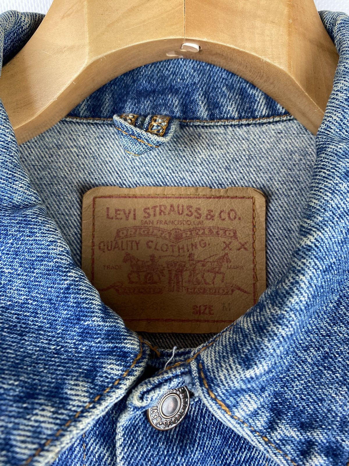 Levi's × Vintage VTG Levi’s men’s denim trucker jacket size M GR. Britain Size US M / EU 48-50 / 2 - 11 Thumbnail
