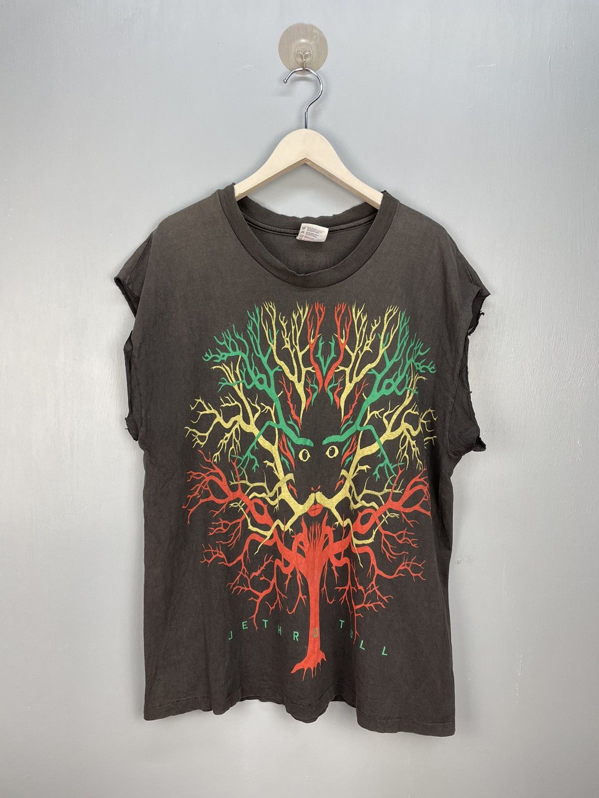 Band Tees Vintage 90s Jethro Tull cut off sleeve rock band t shirt Size US XL / EU 56 / 4 - 1 Thumbnail