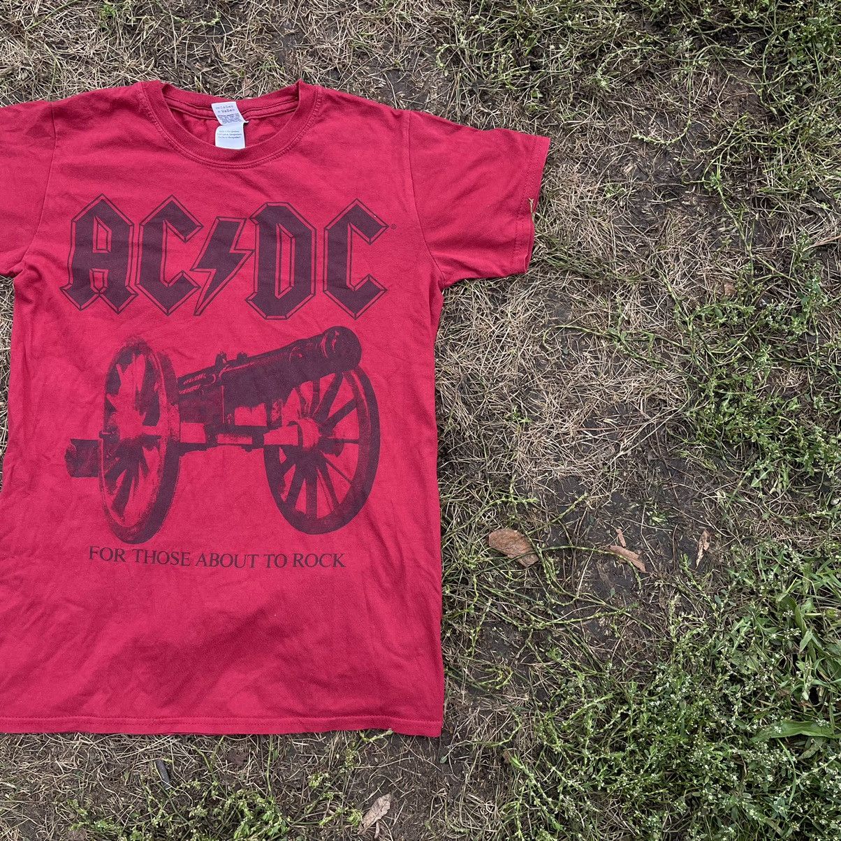 Vintage Vintage 90s AC DC Band Tee Sun Faded Graphic Tee Slim Boxy M Size US M / EU 48-50 / 2 - 3 Thumbnail