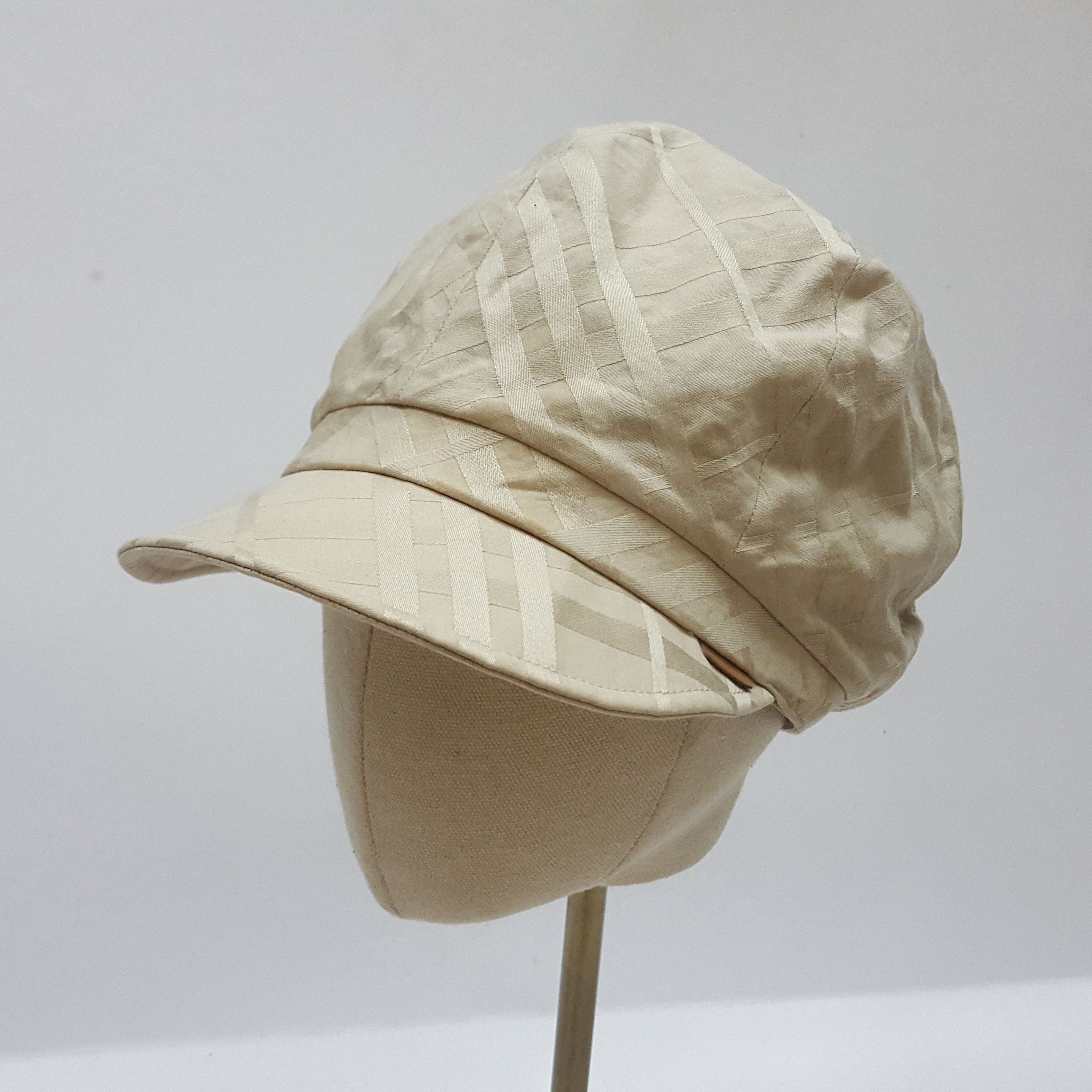 Burberry × Vintage Vintage Burberrys Nova Check nice design hats Size ONE SIZE - 1 Thumbnail