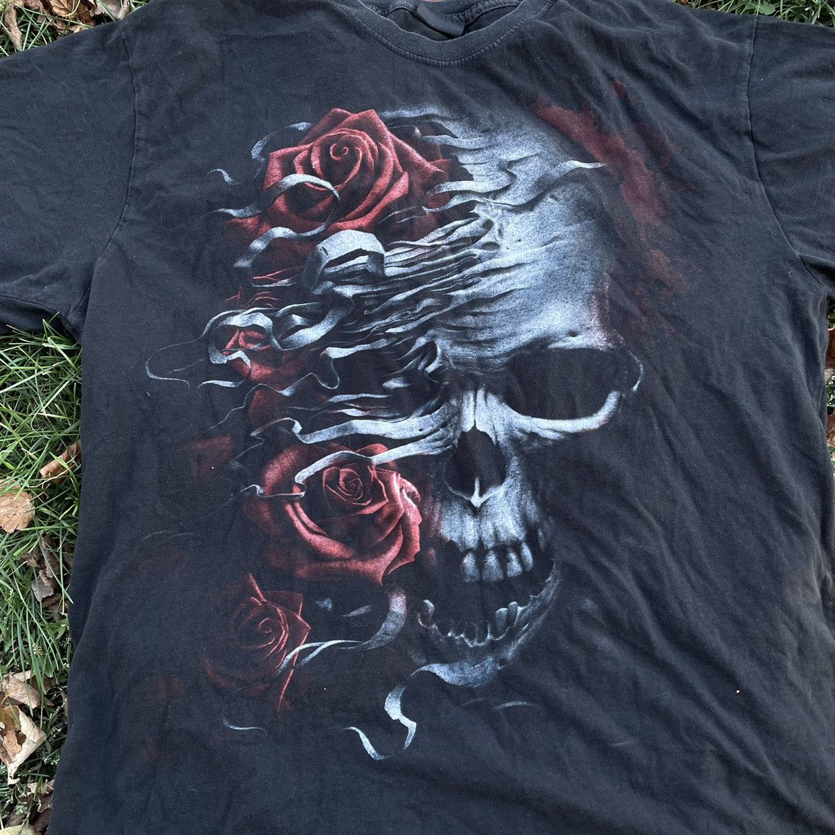 Vintage Vintage 90s Graphic Tee Skull Rose Horror Grunge Streetwear Size US L / EU 52-54 / 3 - 4 Thumbnail