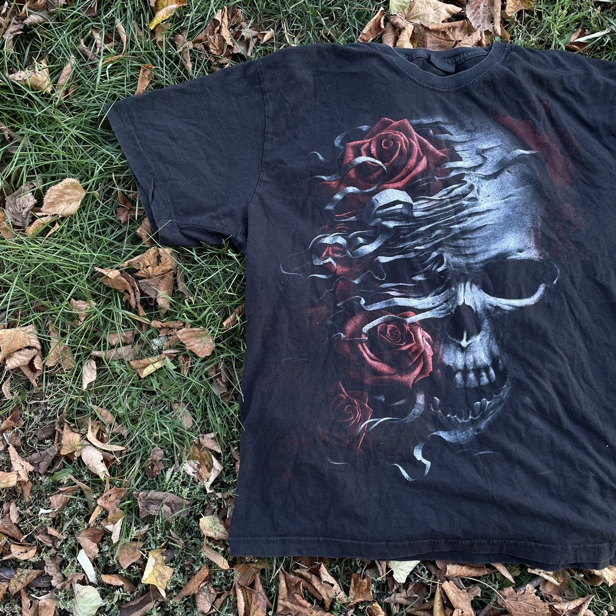 Vintage Vintage 90s Graphic Tee Skull Rose Horror Grunge Streetwear Size US L / EU 52-54 / 3 - 3 Thumbnail