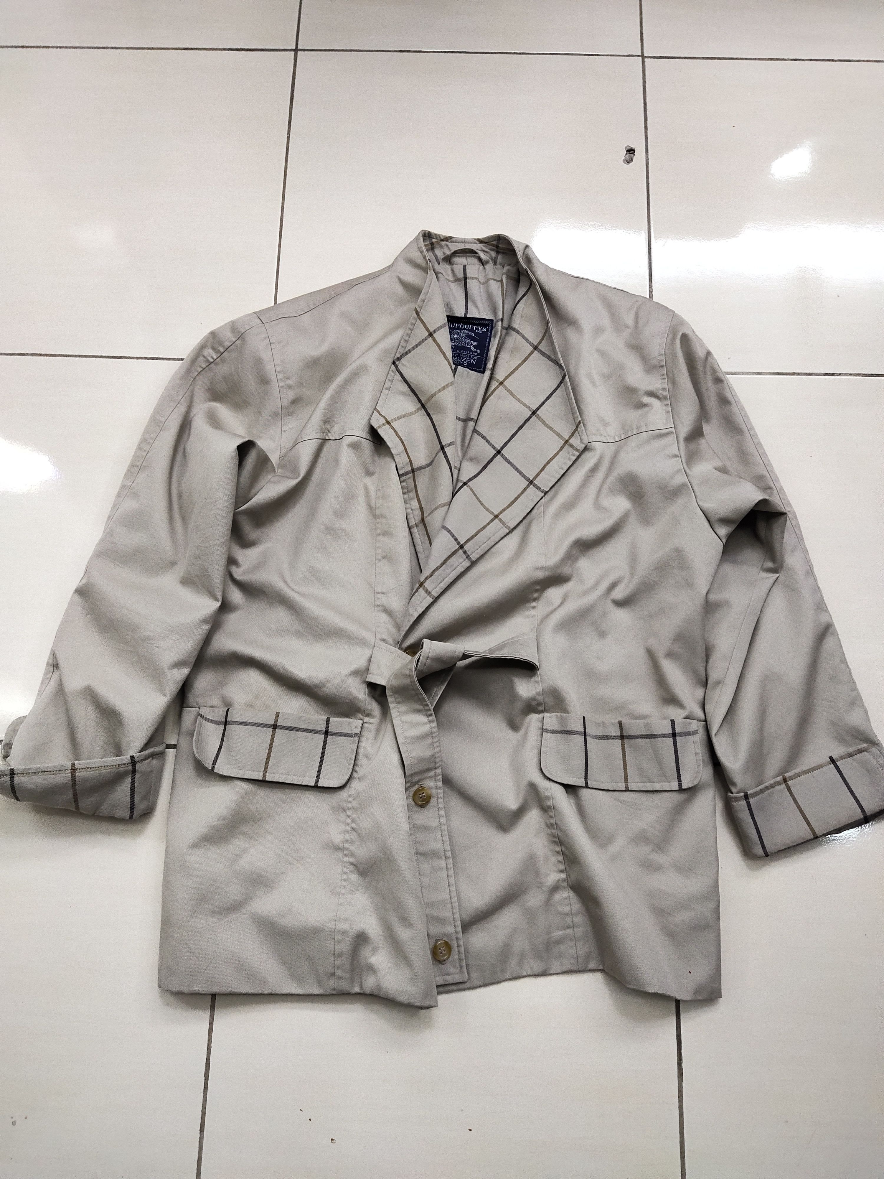 Burberry Rare!! Vintage Burberry Short Trench Coat / Jacket Size US M / EU 48-50 / 2 - 4 Thumbnail
