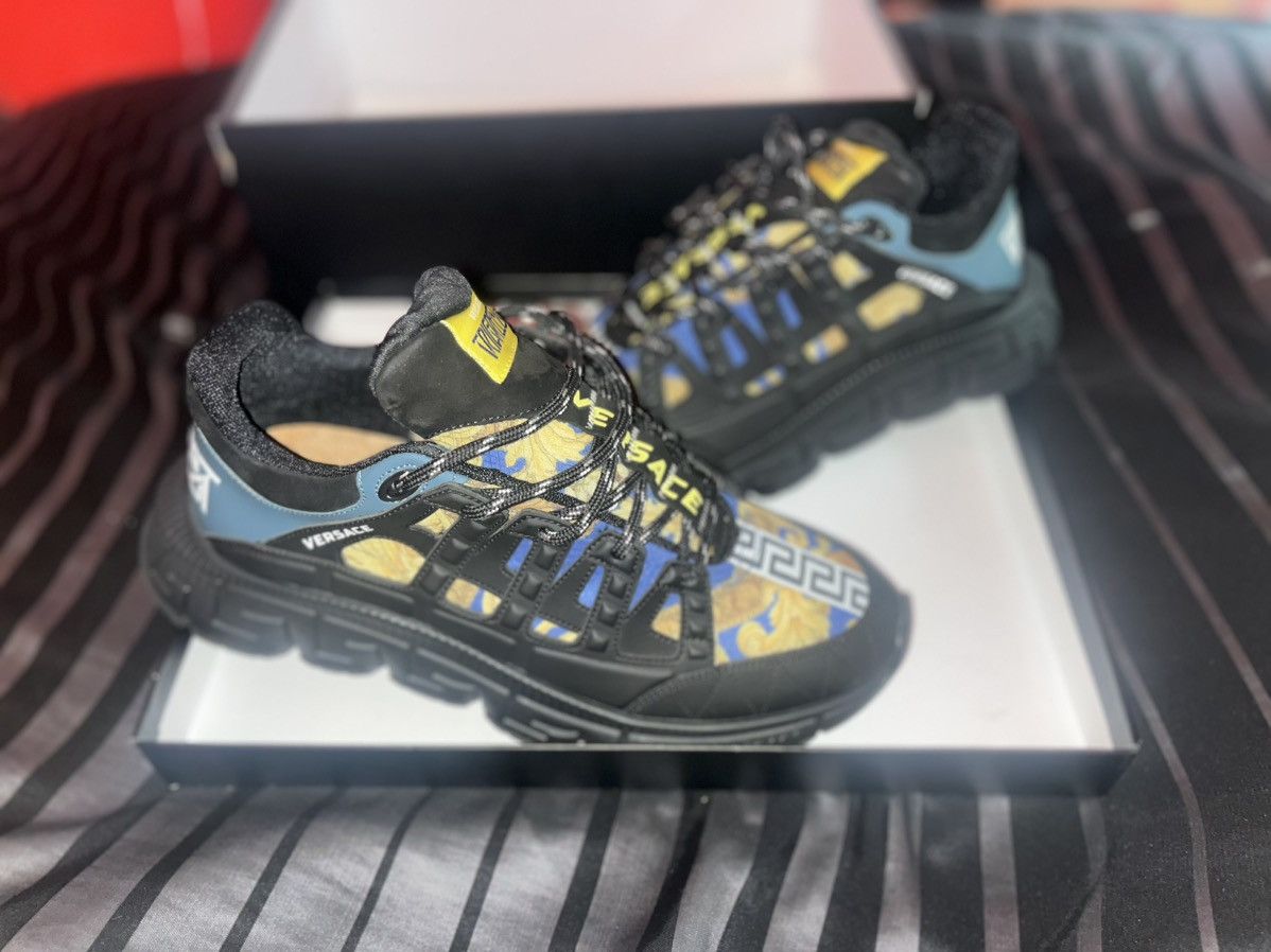 Trigreca Medusa Renaissance-print sneakers Versace | Shoes | Trigreca Medusa Renaissanceprint Sneakers  main image 3