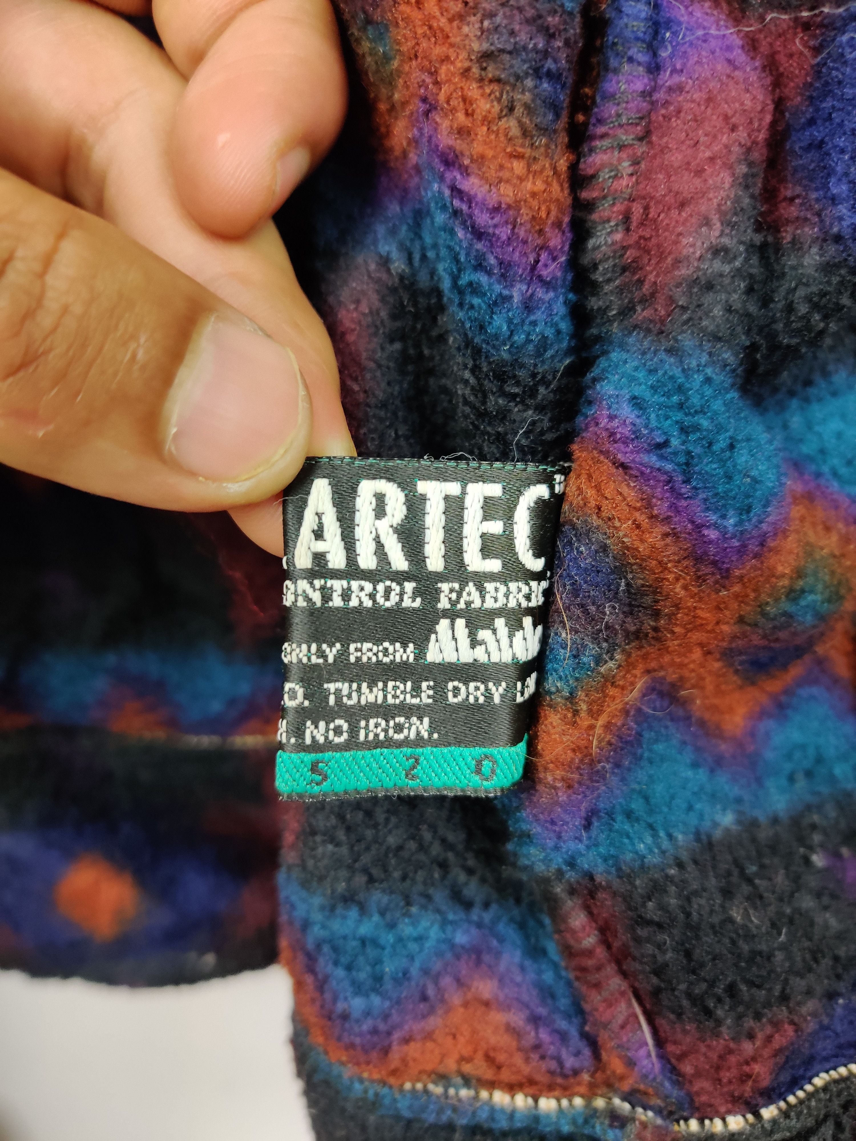 Jack Wolfskin Vintage 90's Jack Wolfskin Geometric Aztech Fleece Jacket Size US L / EU 52-54 / 3 - 10 Thumbnail