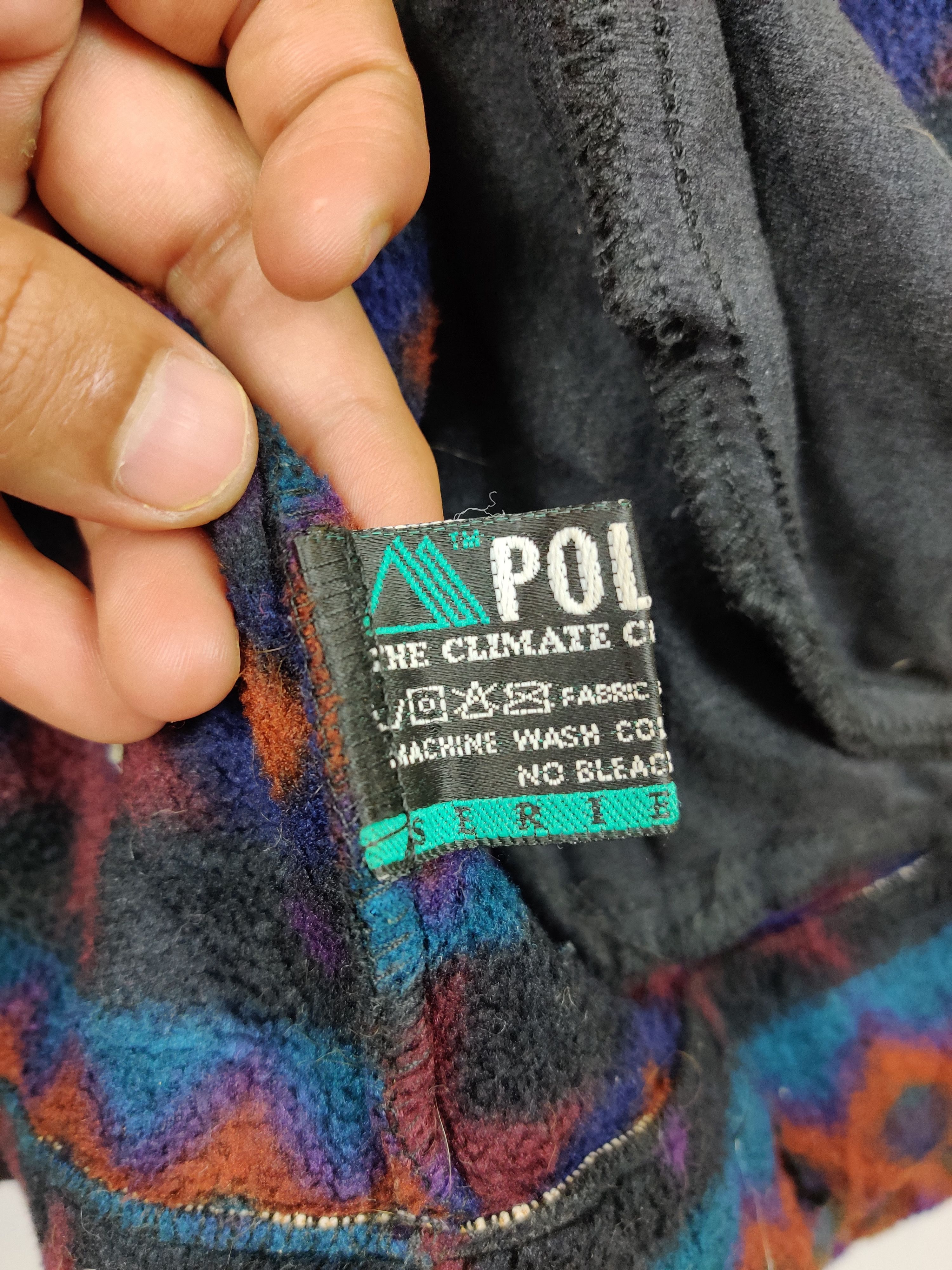 Jack Wolfskin Vintage 90's Jack Wolfskin Geometric Aztech Fleece Jacket Size US L / EU 52-54 / 3 - 9 Thumbnail