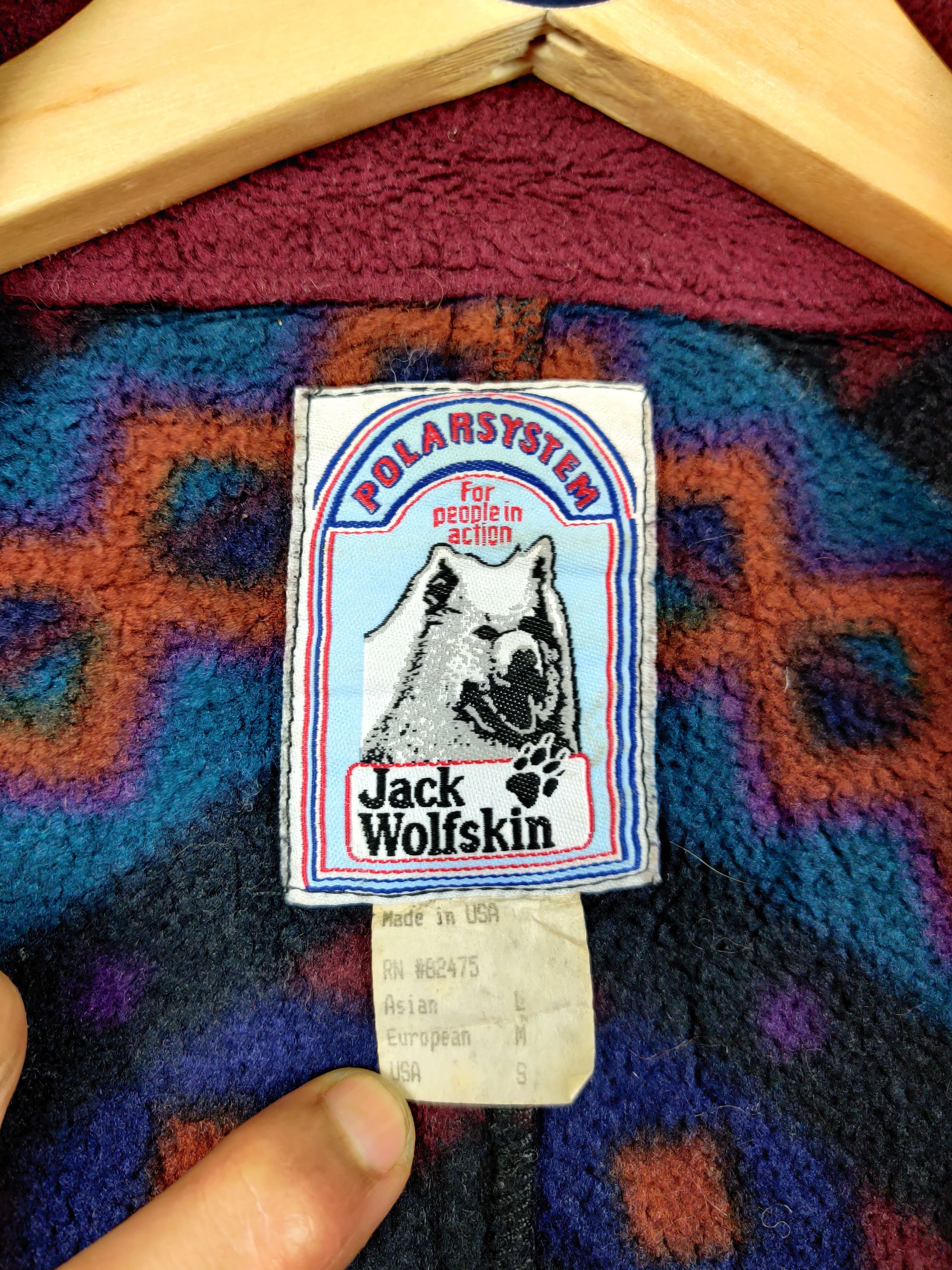 Jack Wolfskin Vintage 90's Jack Wolfskin Geometric Aztech Fleece Jacket Size US L / EU 52-54 / 3 - 8 Thumbnail