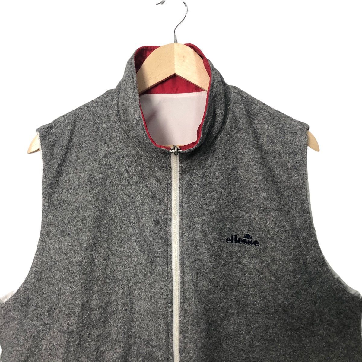 Ellesse Vintage Ellesse Reversible Embroidered Logo Sleeveless Vest Size US L / EU 52-54 / 3 - 9 Thumbnail