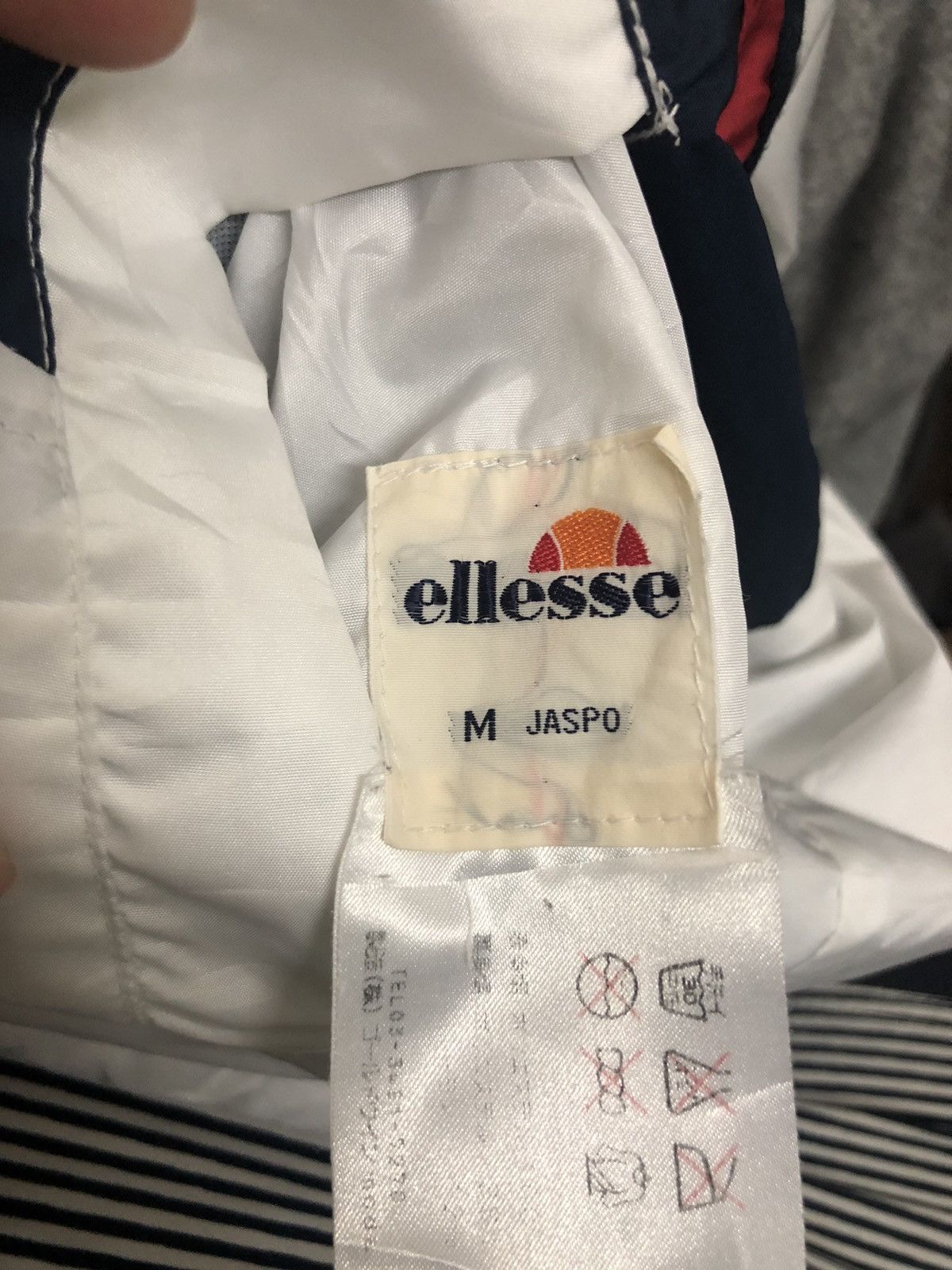 Ellesse Vintage Ellesse Reversible Embroidered Logo Sleeveless Vest Size US L / EU 52-54 / 3 - 14 Thumbnail