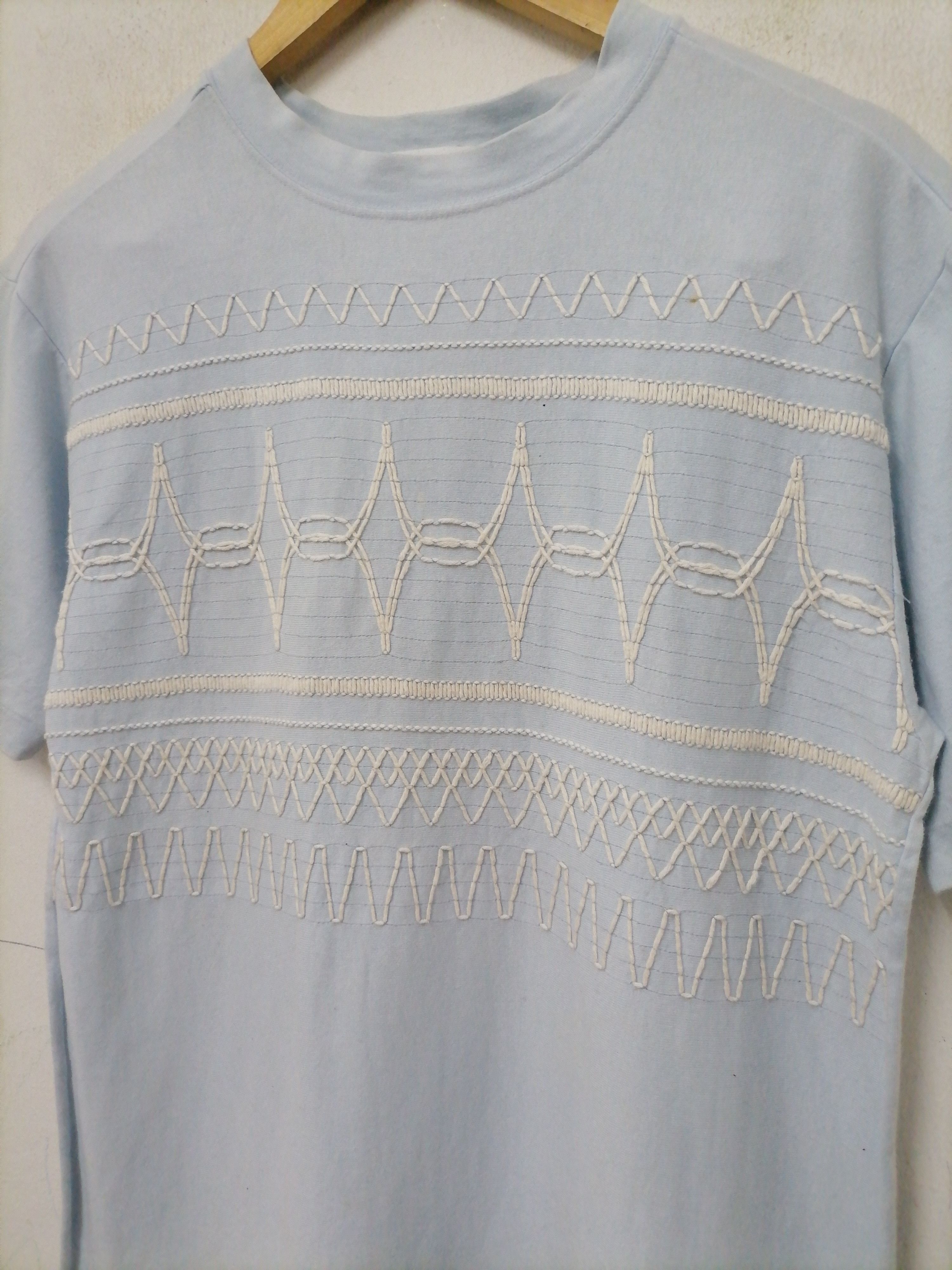 Issey Miyake × Japanese Brand × Vintage Vintage Issey Miyake Embroidered Design T-shirt Size US M / EU 48-50 / 2 - 1 Thumbnail