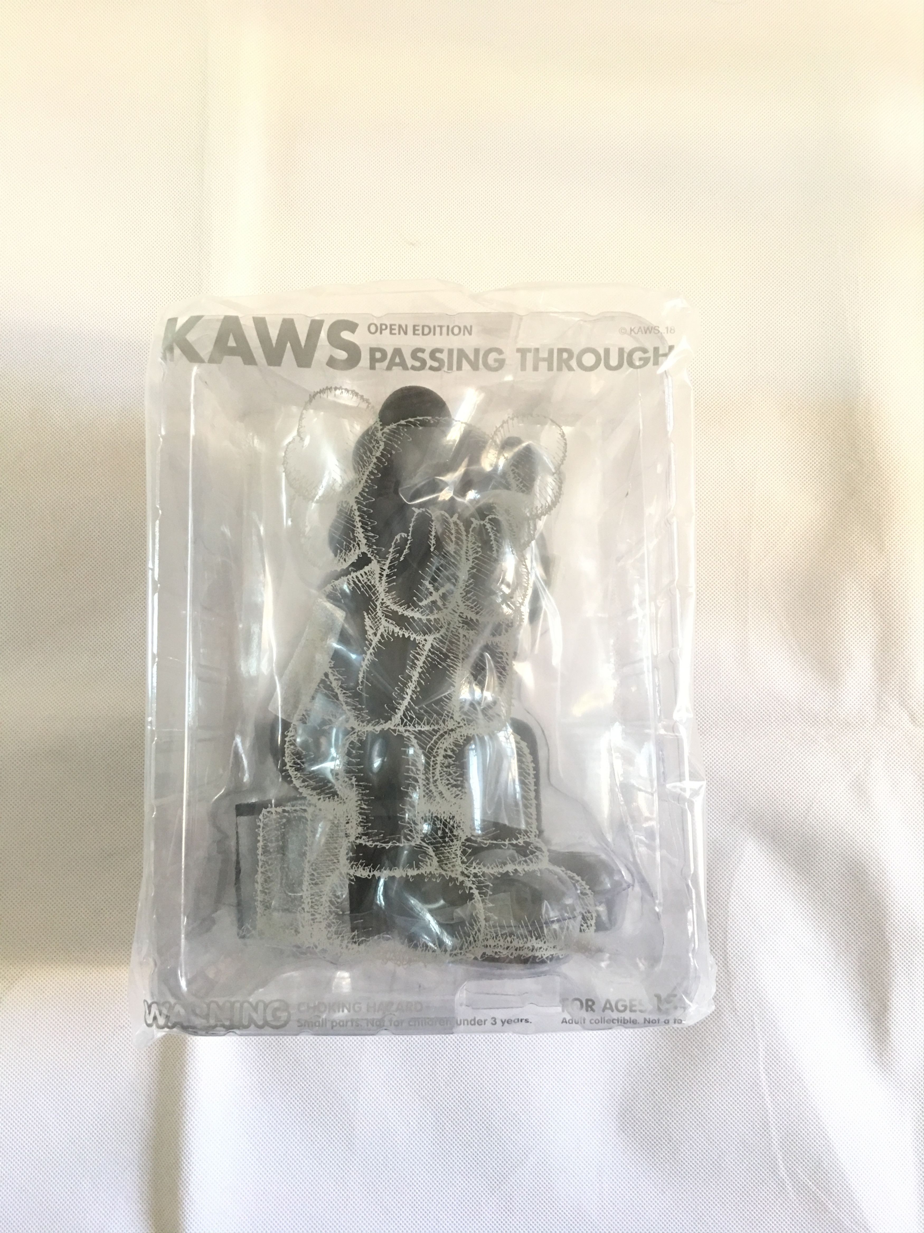 Kaws DS! KAWS Passing Through Vinyl Figure 2018 Release Black Size ONE SIZE - 4 Thumbnail