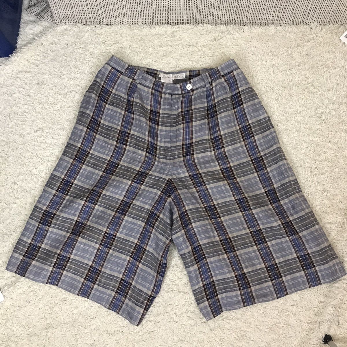 Burberry × Vintage ‼️VINTAGE BURBERRYS SHORTPANTS BAGGY STYLE‼️ Size US 32 / EU 48 - 1 Thumbnail