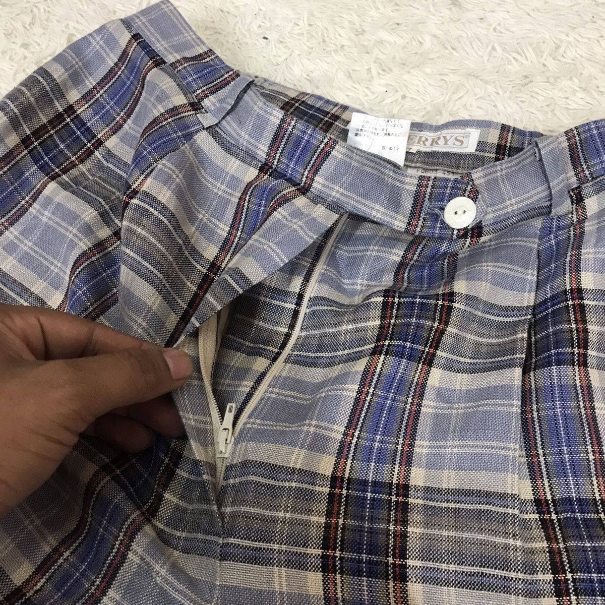 Burberry × Vintage ‼️VINTAGE BURBERRYS SHORTPANTS BAGGY STYLE‼️ Size US 32 / EU 48 - 8 Thumbnail