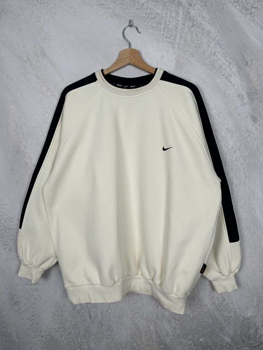 Nike vintage 2025 crewneck cream