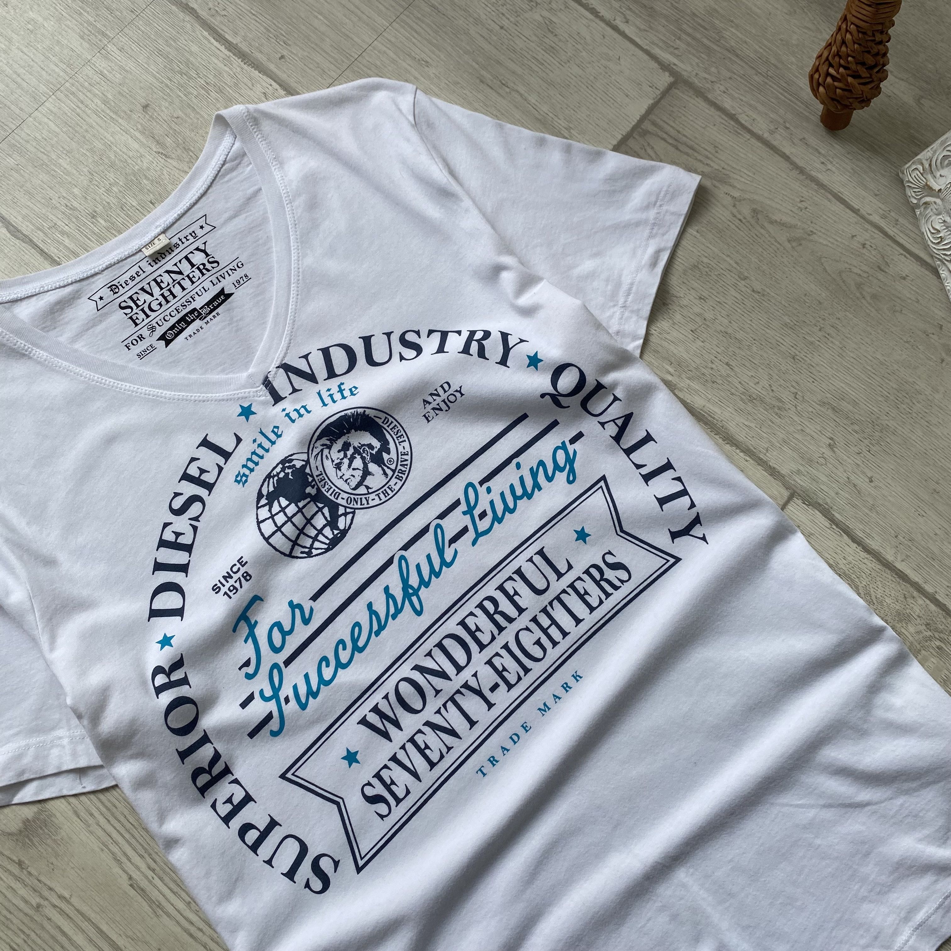 Diesel 🛠️ Vintage 00s Diesel big logo tee Y2K v-neck t shirt Size US S / EU 44-46 / 1 - 4 Thumbnail