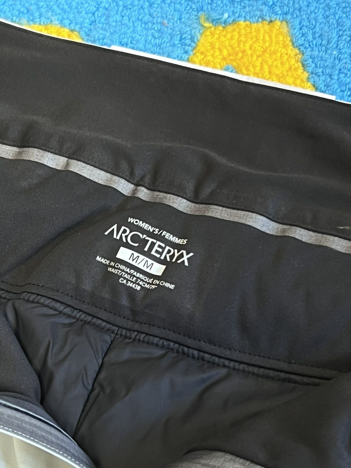 Arc'teryx Arcteryx Gore Tex Pro Shell white ski cargo pant Size 27" / US 4 / IT 40 - 14 Thumbnail