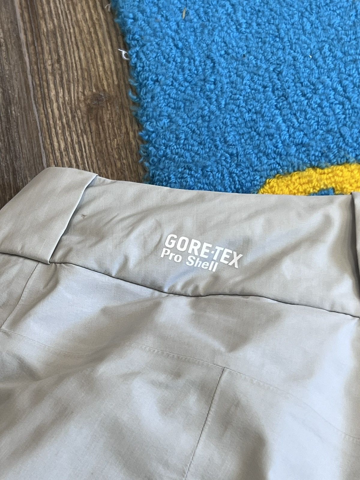 Arc'teryx Arcteryx Gore Tex Pro Shell white ski cargo pant Size 27" / US 4 / IT 40 - 13 Thumbnail