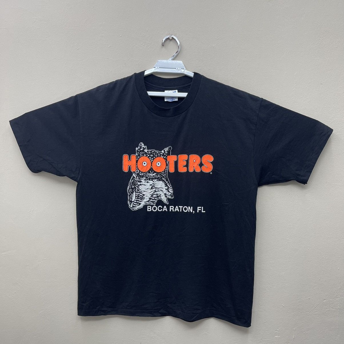 Vintage Vintage 90s Hooters Black T-Shirt Unisex Xlarge Size US XL / EU 56 / 4 - 1 Thumbnail