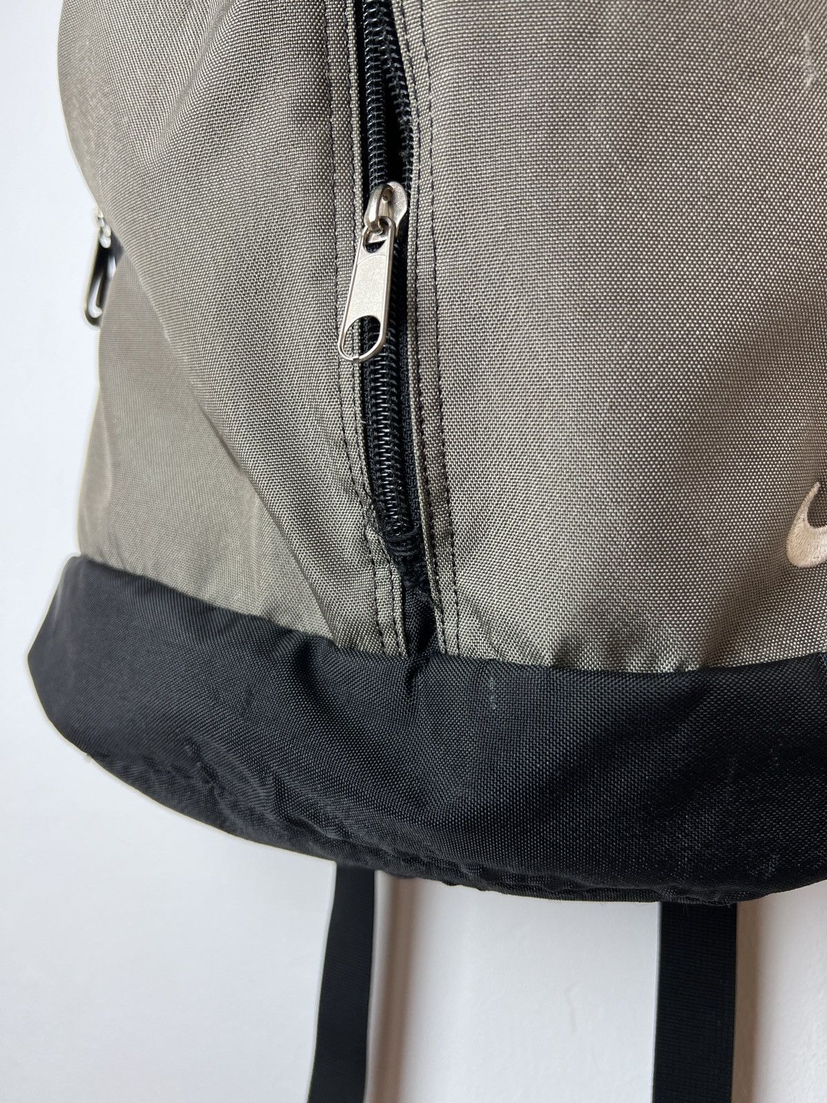 Nike Rare Vintage Nike Bag Pack Central Zipper Brown Reflective Size ONE SIZE - 15 Thumbnail
