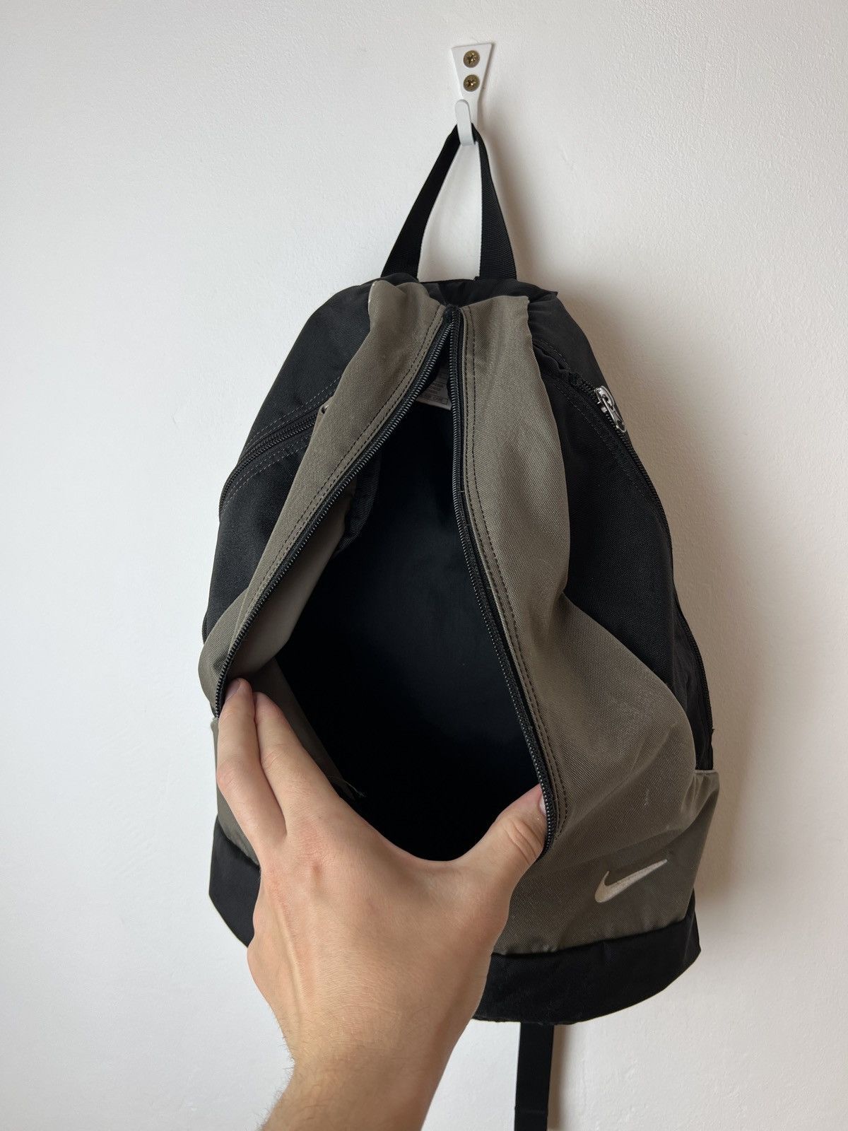 Nike Rare Vintage Nike Bag Pack Central Zipper Brown Reflective Size ONE SIZE - 5 Thumbnail