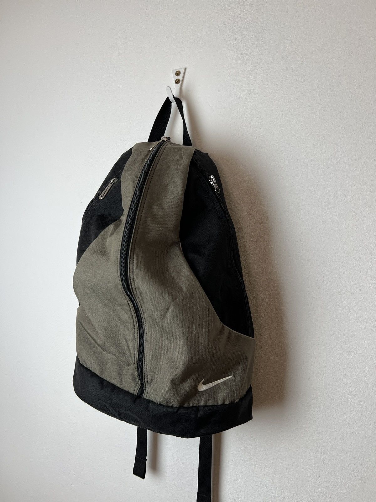 Nike Rare Vintage Nike Bag Pack Central Zipper Brown Reflective Size ONE SIZE - 2 Thumbnail
