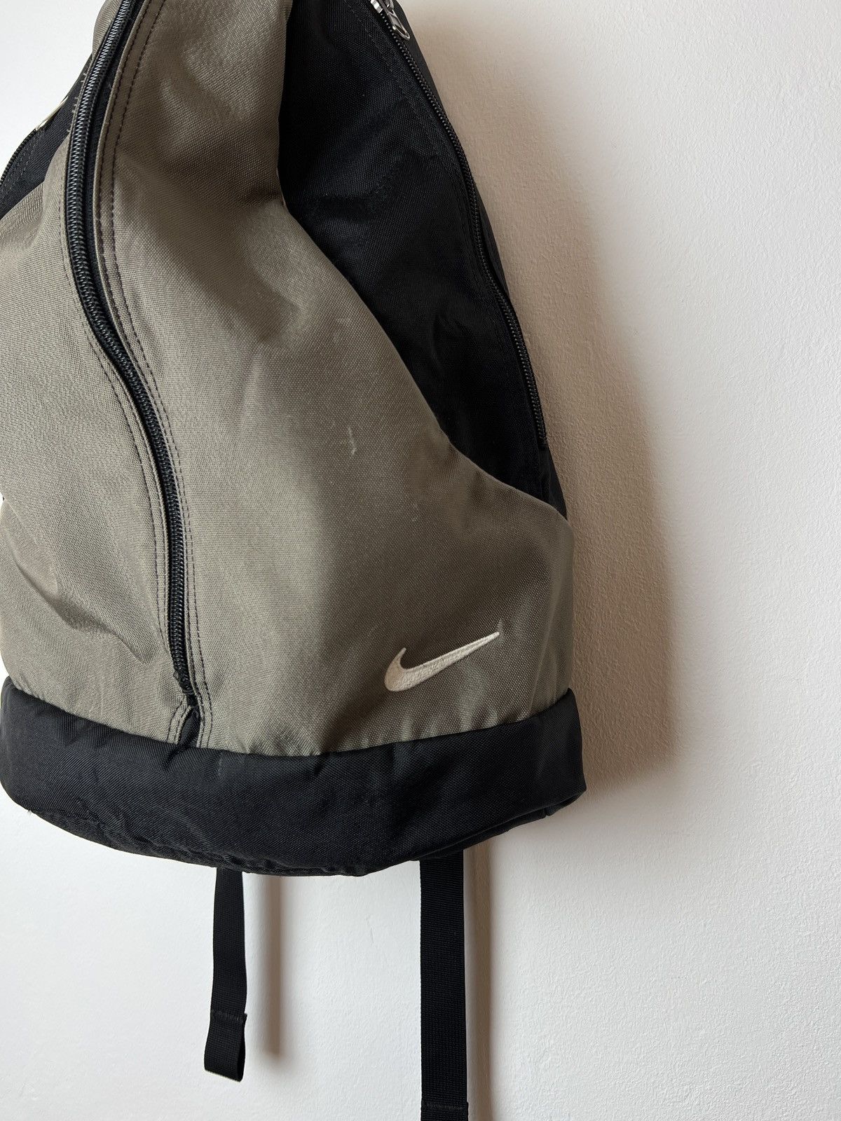Nike Rare Vintage Nike Bag Pack Central Zipper Brown Reflective Size ONE SIZE - 16 Thumbnail