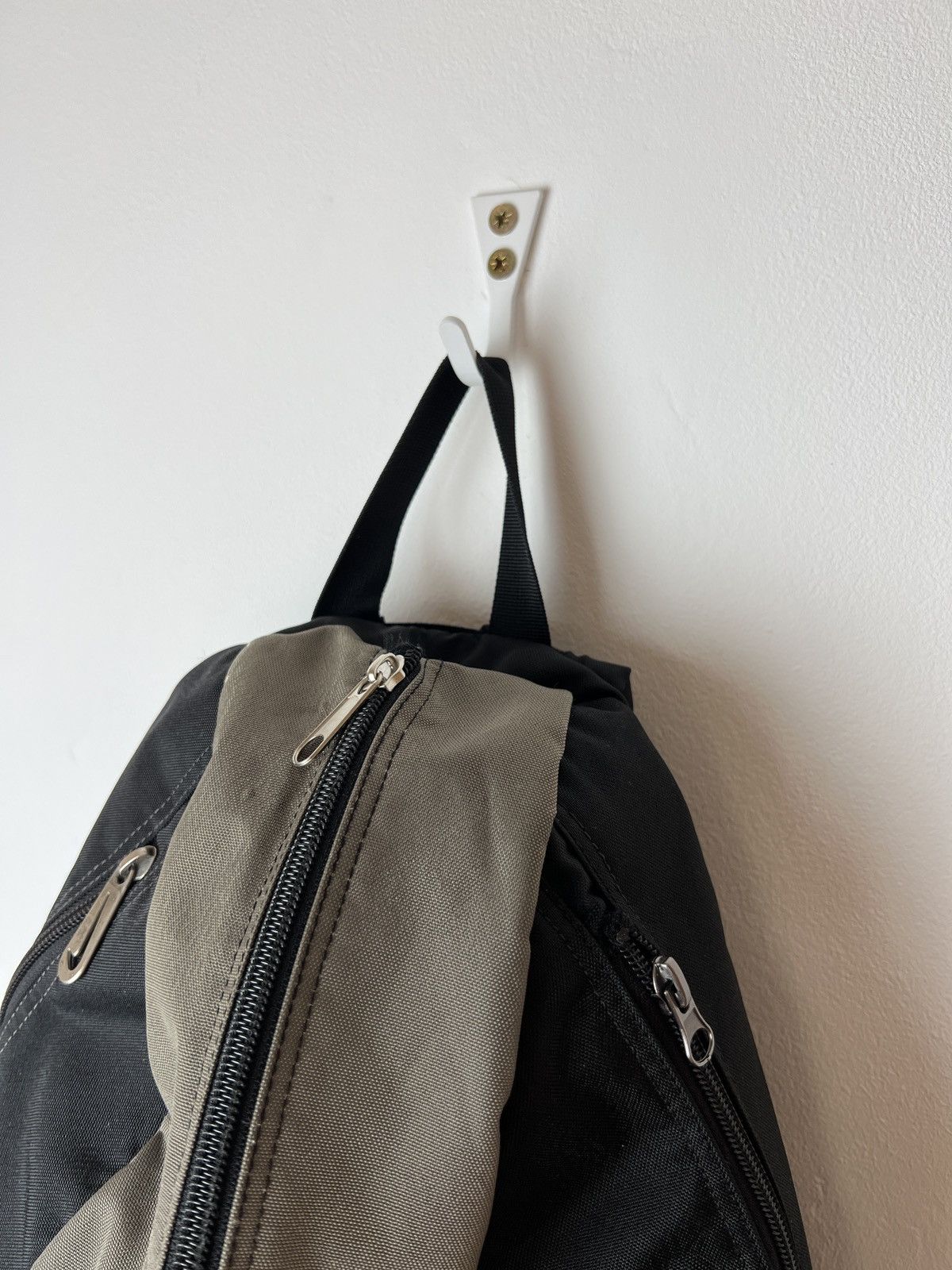 Nike Rare Vintage Nike Bag Pack Central Zipper Brown Reflective Size ONE SIZE - 4 Thumbnail