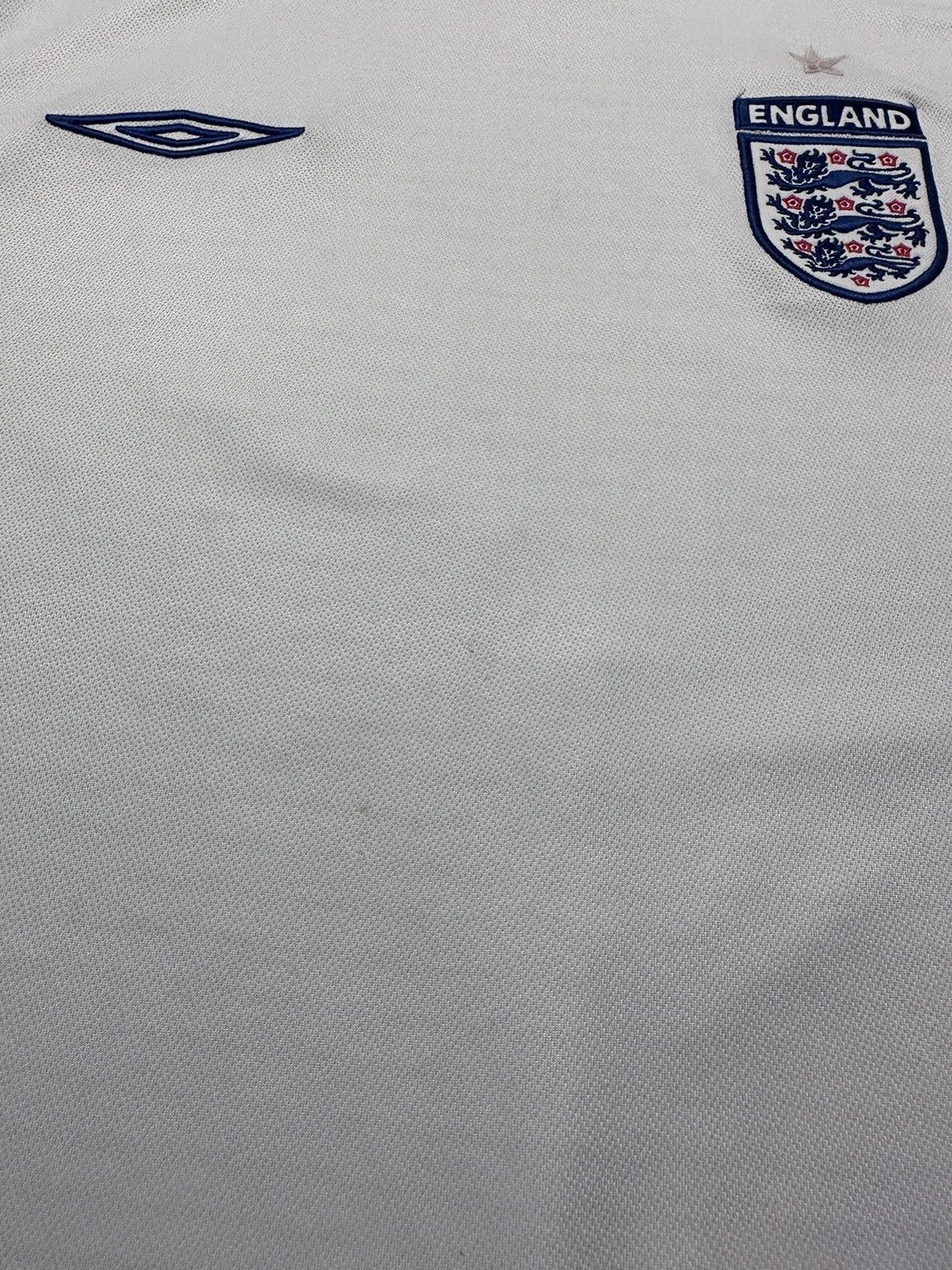 Umbro × Vintage Vintage Umbro soccer jersey England size S Size US S / EU 44-46 / 1 - 4 Thumbnail