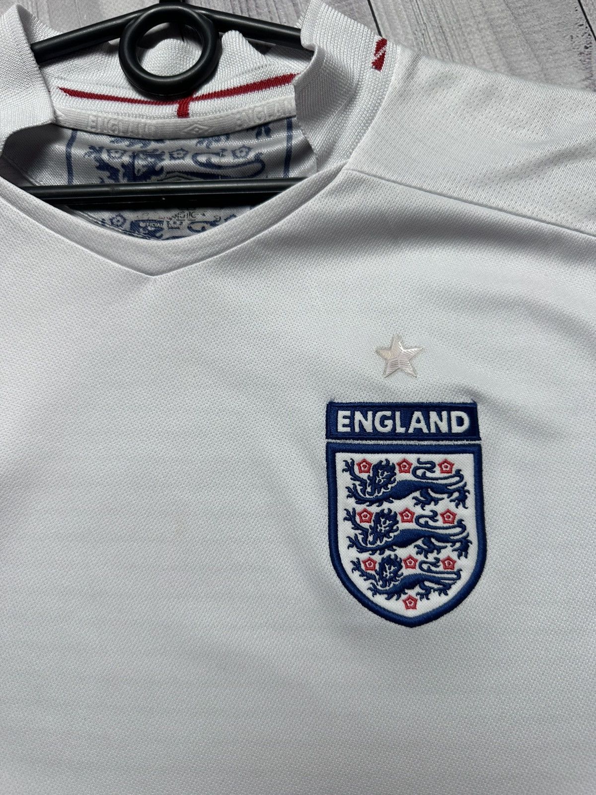 Umbro × Vintage Vintage Umbro soccer jersey England size S Size US S / EU 44-46 / 1 - 5 Thumbnail