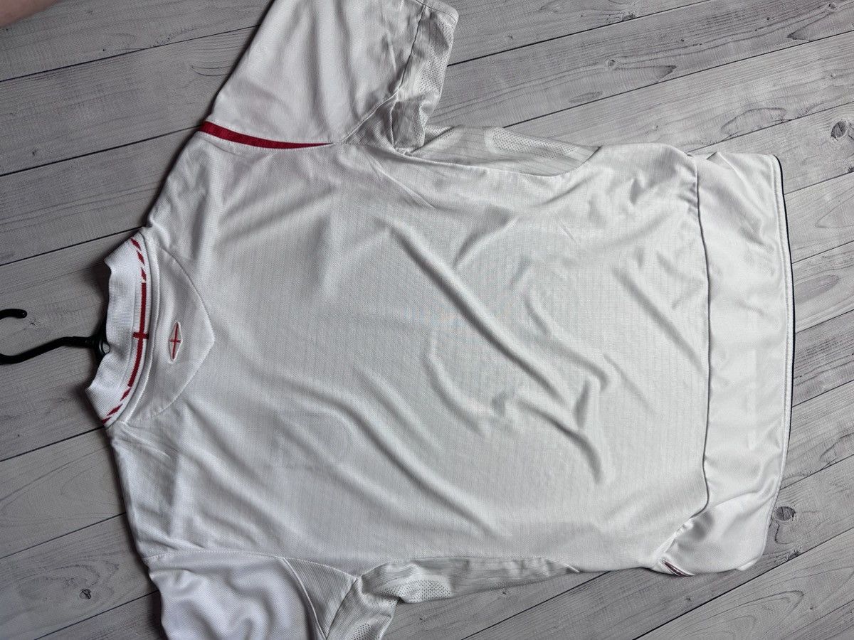 Umbro × Vintage Vintage Umbro soccer jersey England size S Size US S / EU 44-46 / 1 - 7 Thumbnail