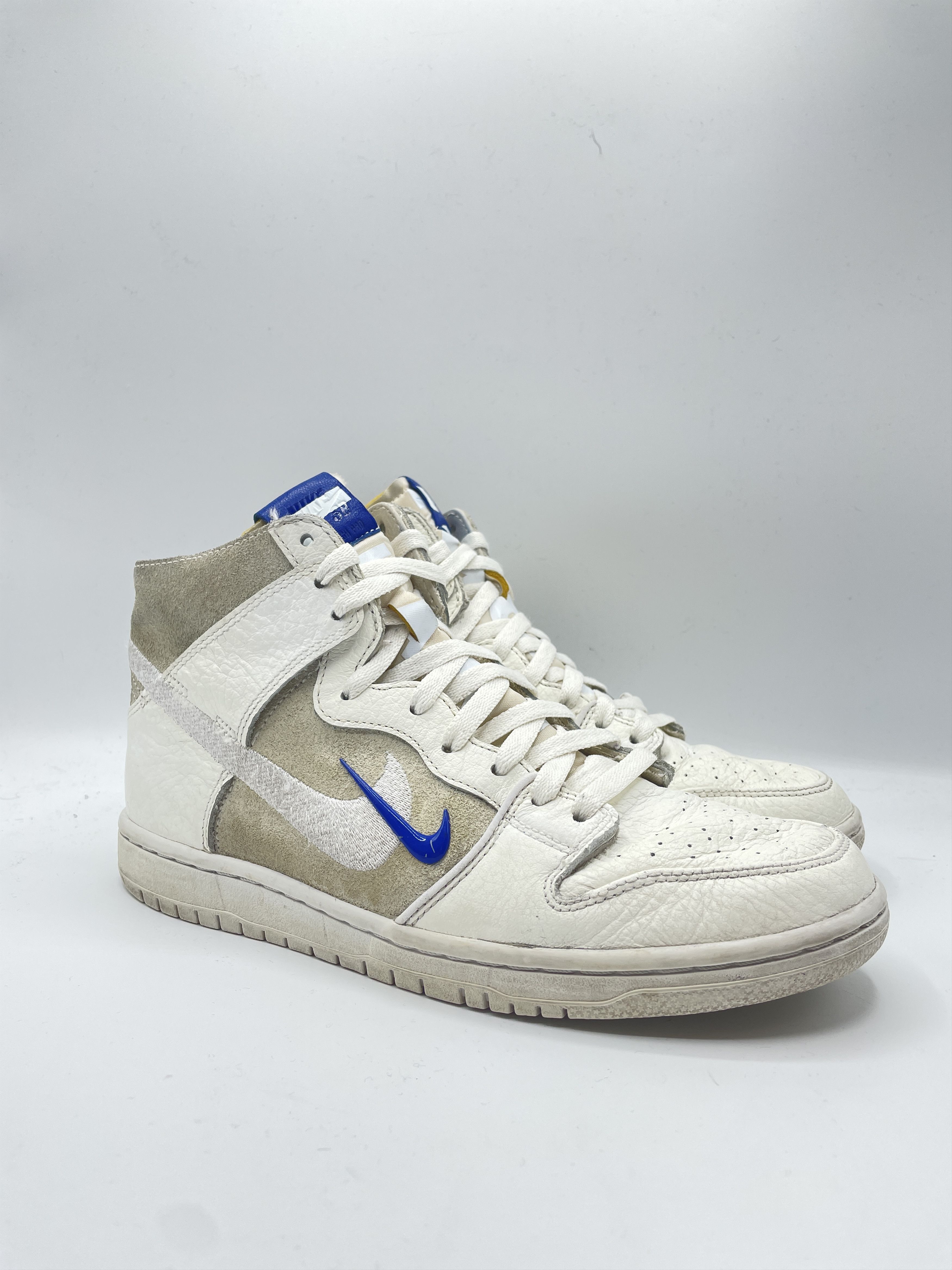 image of Nike Sb X Soulland Dunk High "fri.day Part 0.2" Shoes in White, Men's (Size 9)