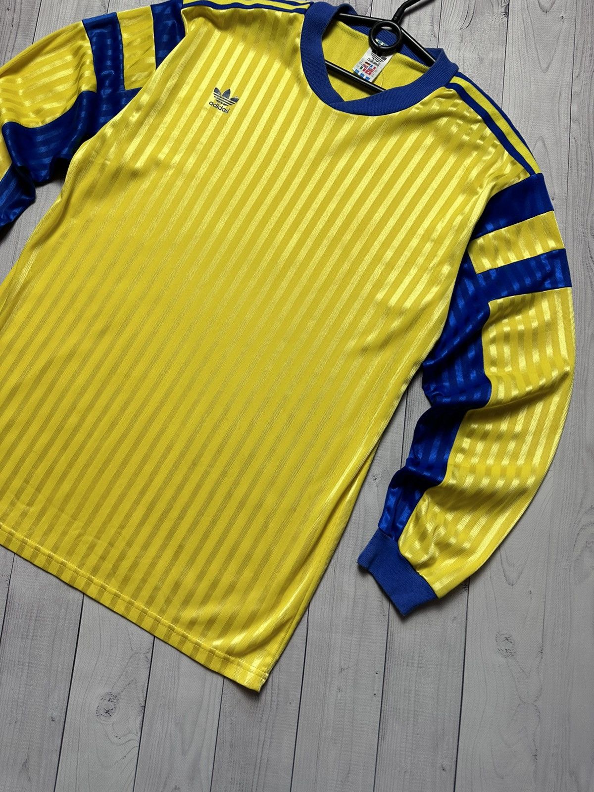 Adidas × Vintage Vintage adidas originals long sleeve jersey Yellow size L Size US L / EU 52-54 / 3 - 2 Thumbnail