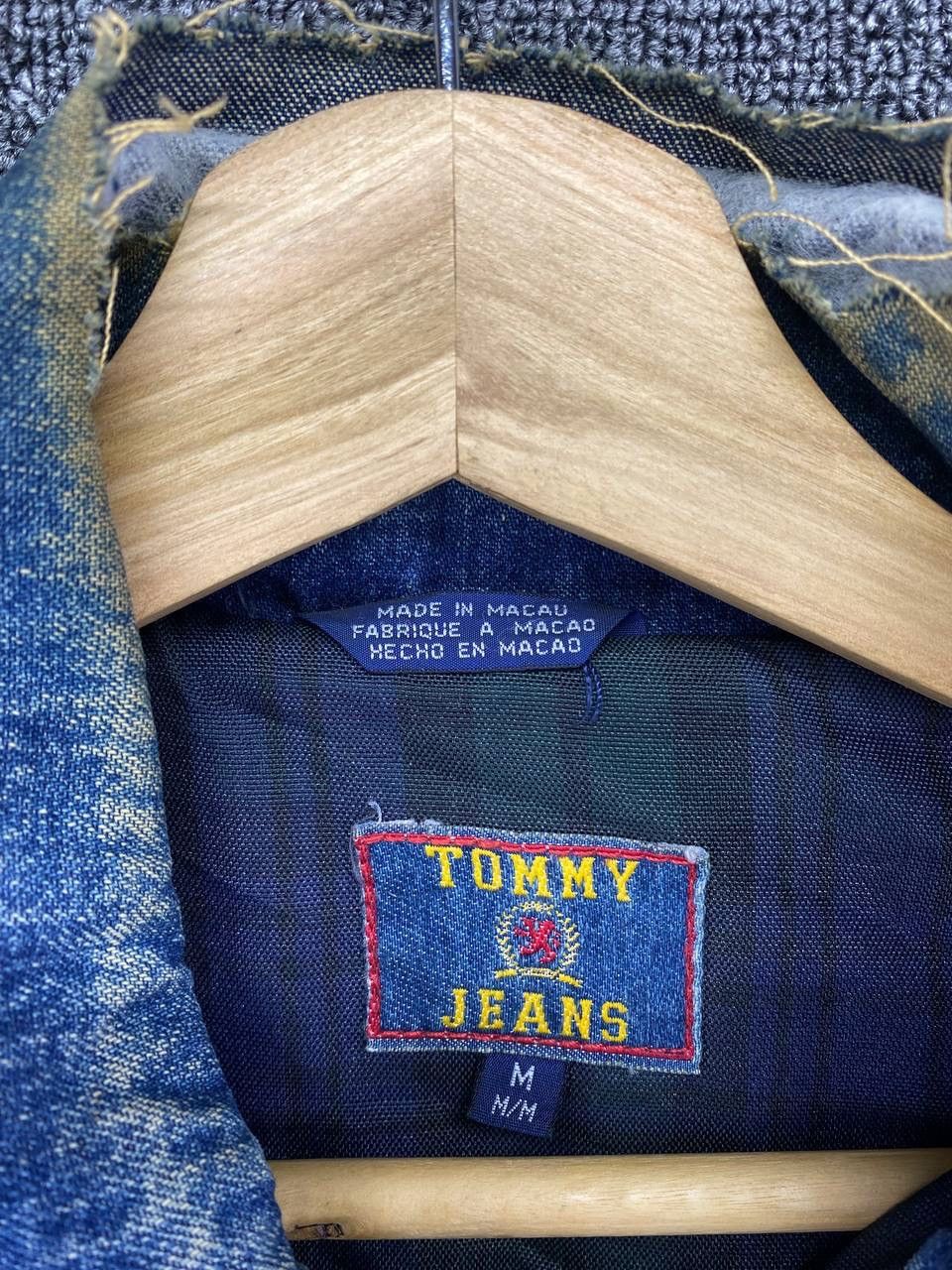 Tommy Hilfiger Vintage Tommy Hilfiger Big Logo Light Puffer Denim Vest Size M / US 6-8 / IT 42-44 - 4 Thumbnail