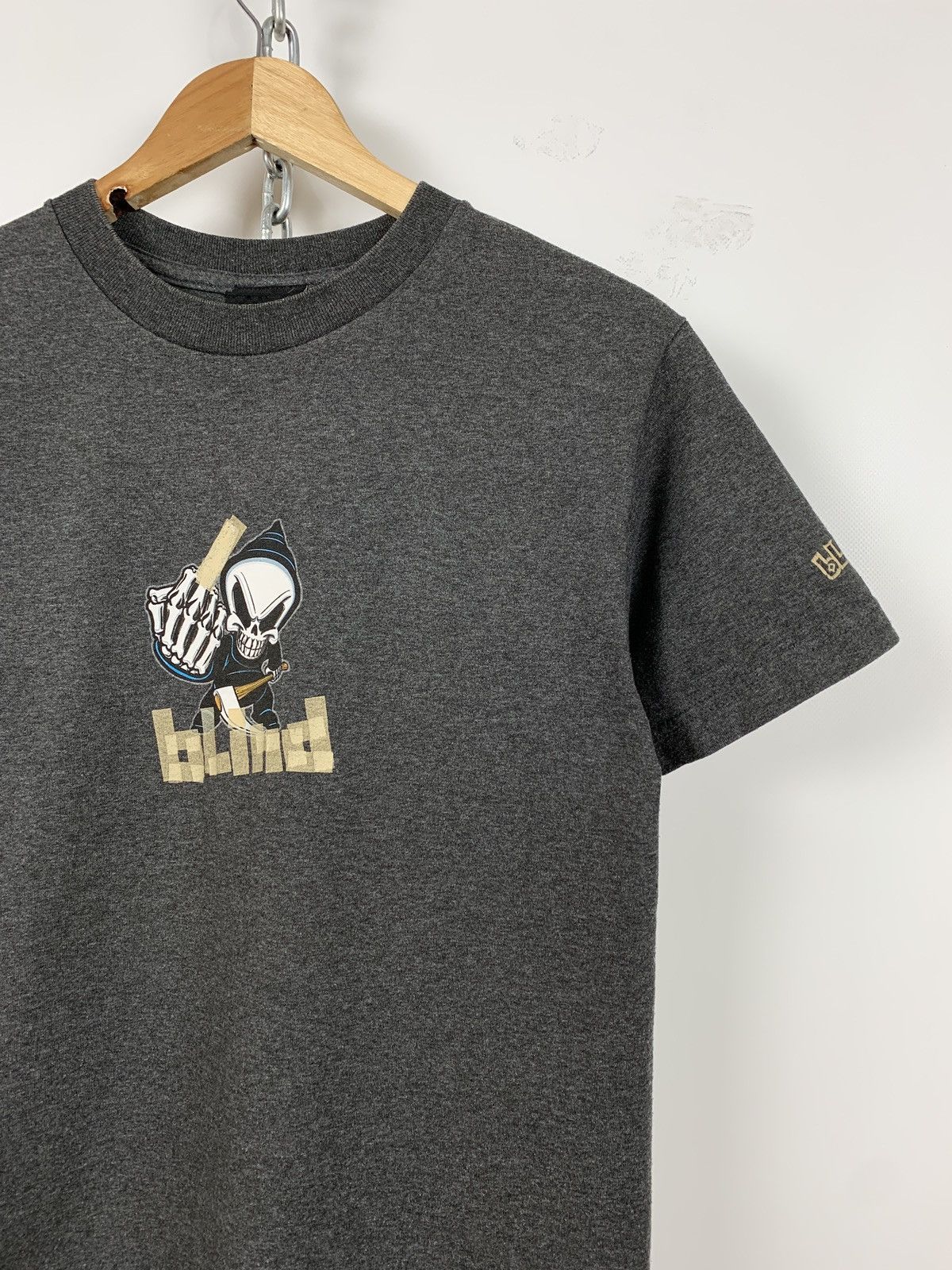 Hook-Ups Vintage Blind Middle Finger Fuck You Skateboard Grey T-Shirt Size US S / EU 44-46 / 1 - 3 Thumbnail