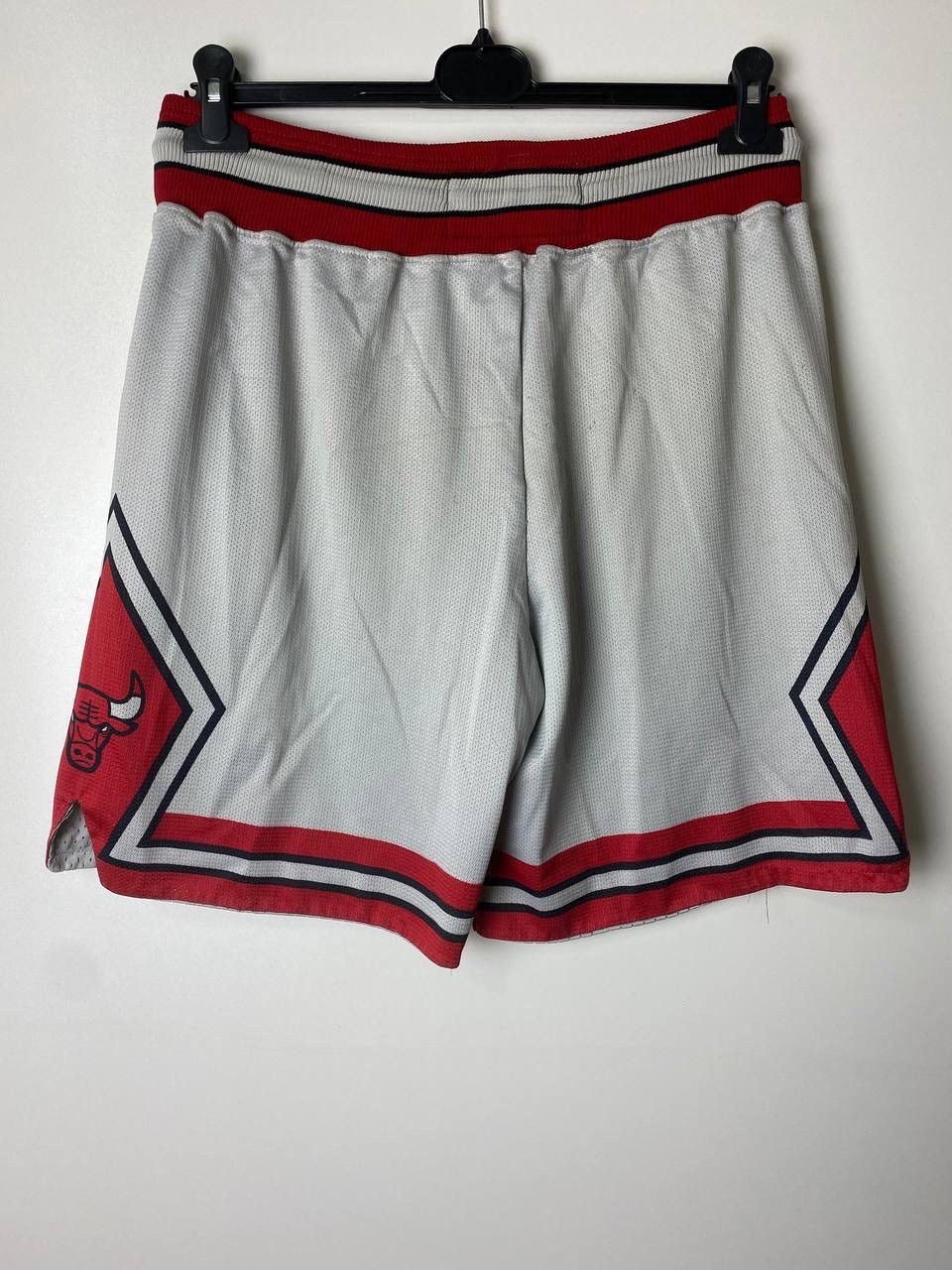 Champion Champion Chicago Bulls vintage shorts size S Size US 34 / EU 50 - 2 Thumbnail