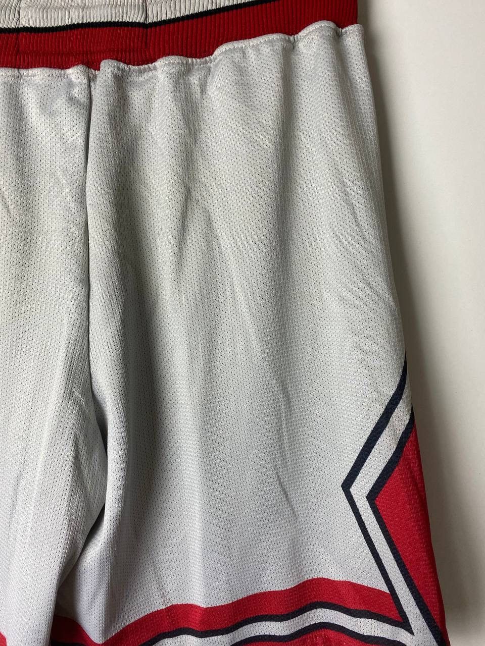 Champion Champion Chicago Bulls vintage shorts size S Size US 34 / EU 50 - 7 Thumbnail