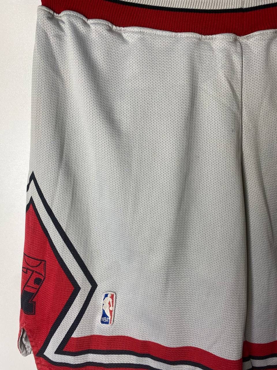Champion Champion Chicago Bulls vintage shorts size S Size US 34 / EU 50 - 6 Thumbnail