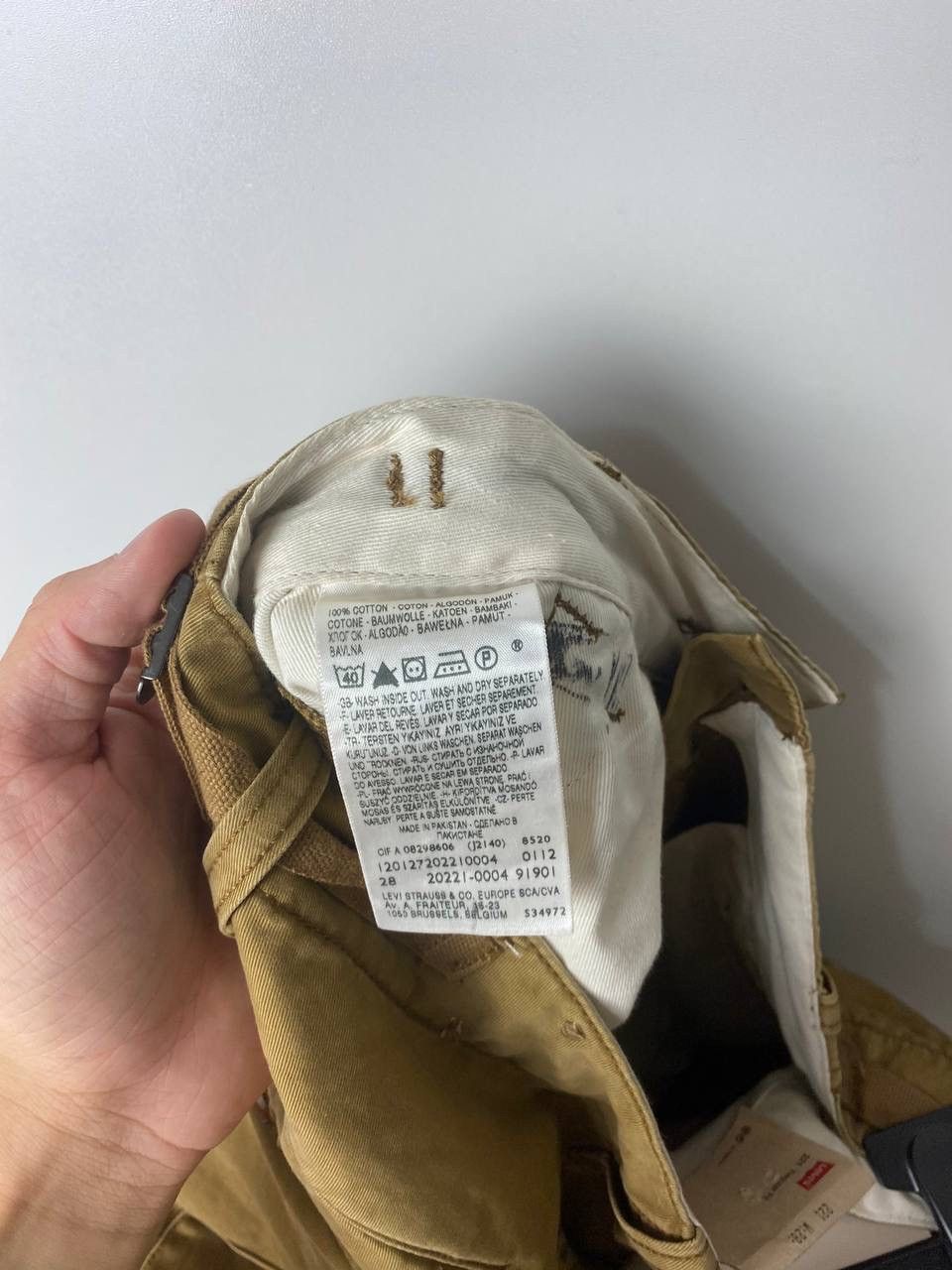Levi's New Levi’s cargo shorts size 28 Size US 28 / EU 44 - 4 Thumbnail