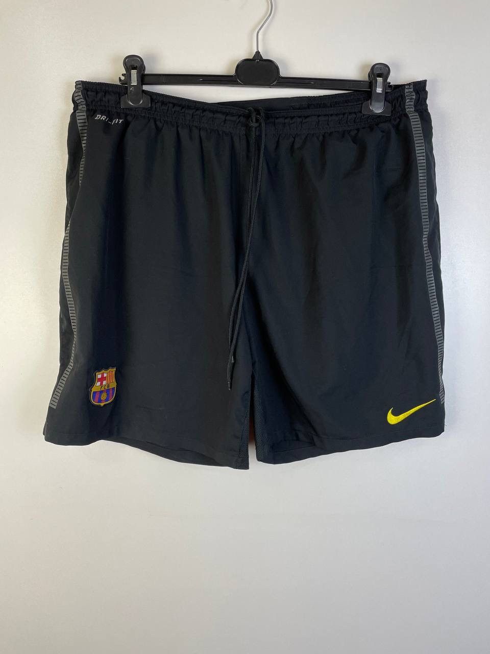 Vintage Nike Barcelona vintage shorts size XL Size US 44 / EU 60 - 1 Thumbnail