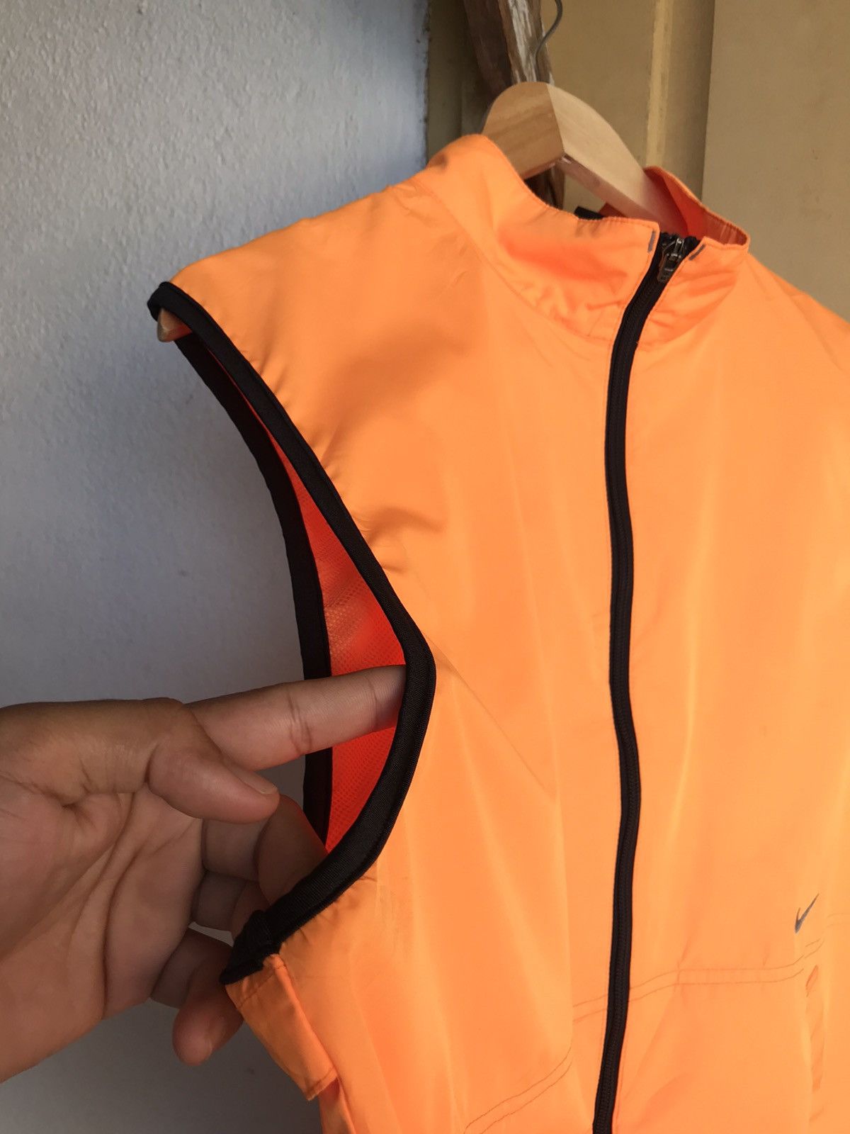 Nike Vintage Nike Small Swoosh Pocket Back Light Vest Size US XL / EU 56 / 4 - 7 Thumbnail