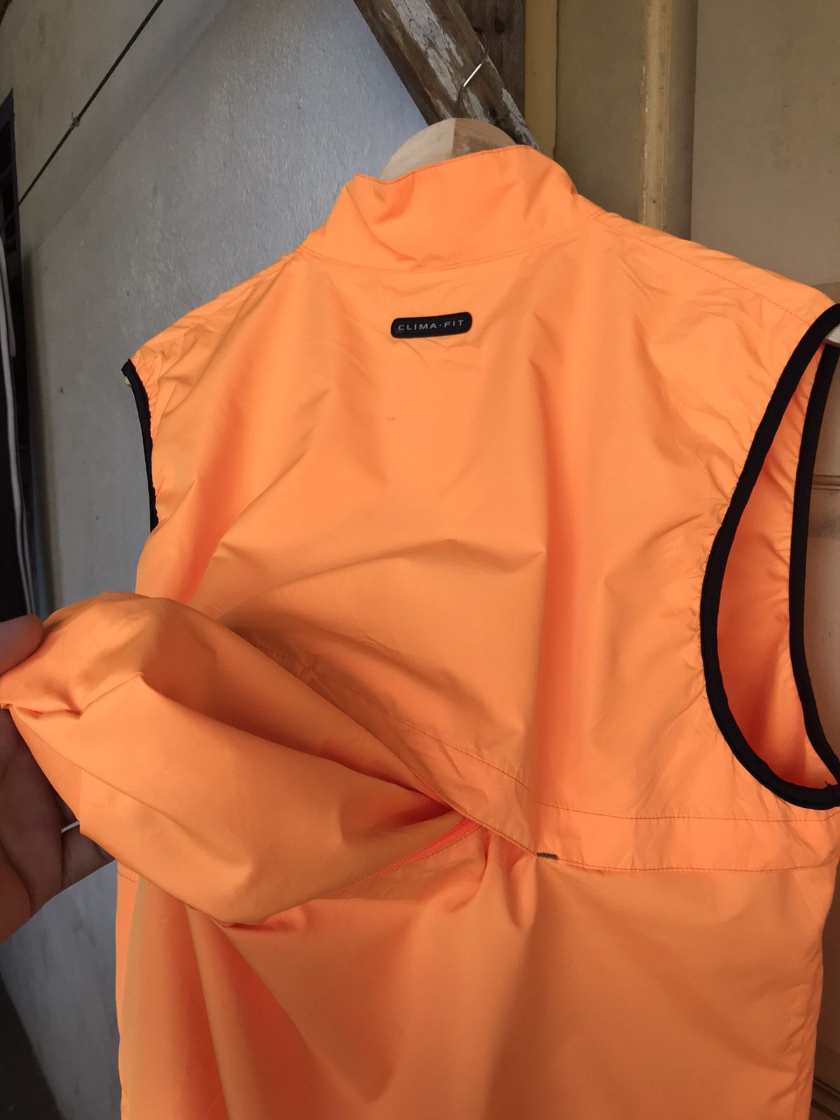 Nike Vintage Nike Small Swoosh Pocket Back Light Vest Size US XL / EU 56 / 4 - 14 Thumbnail