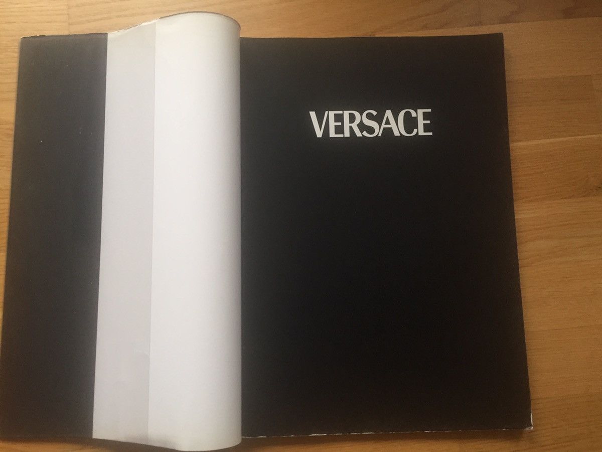Versace VERSACE ARCHIVE LOOKBOOK - FW1999 Size ONE SIZE - 5 Thumbnail