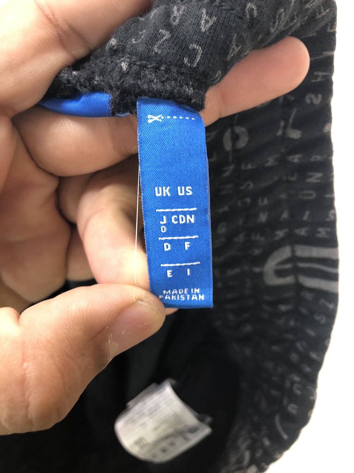 Adidas Adidas The Brand With The 3 Stripes Fuul Print Size US 32 / EU 48 - 13 Thumbnail